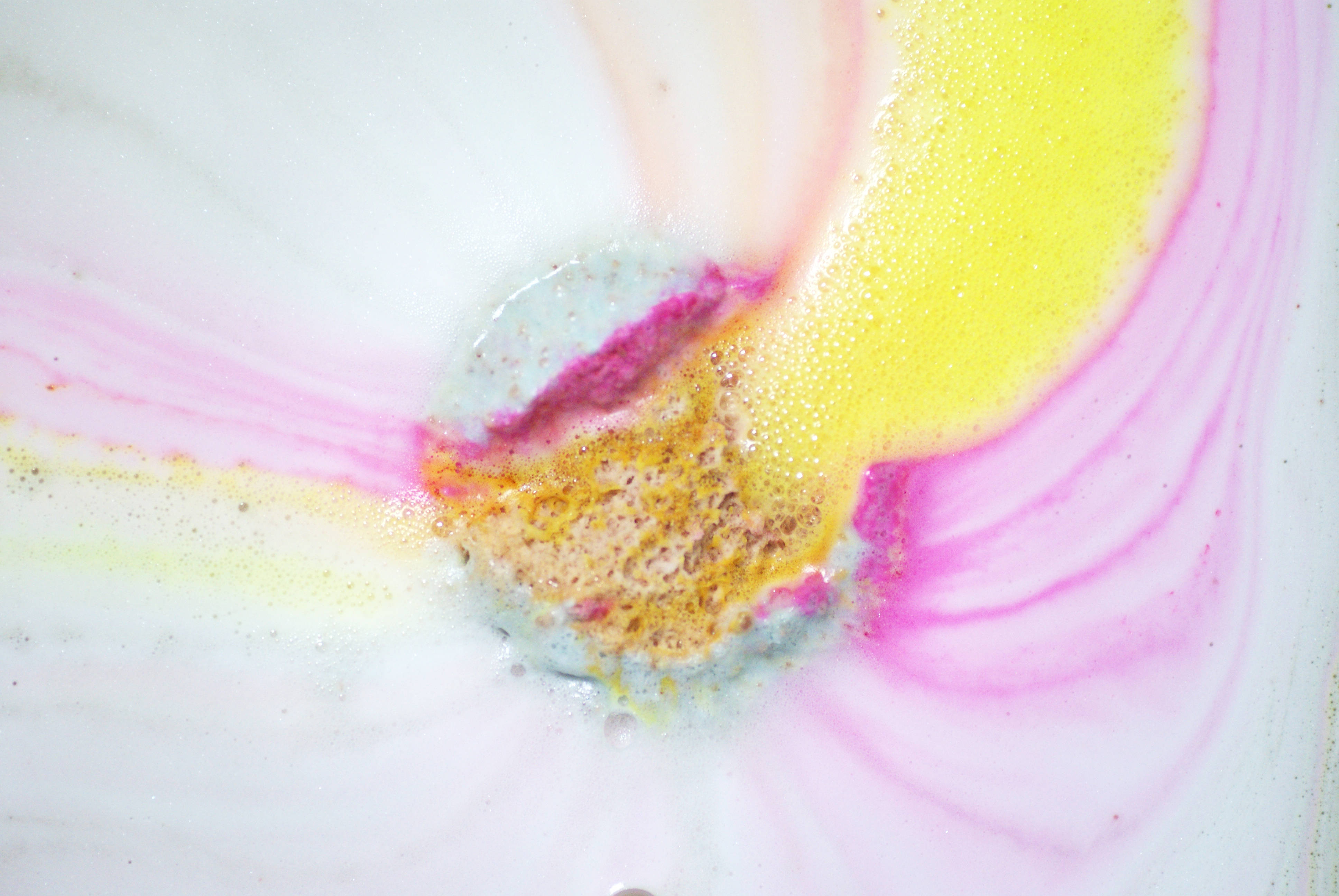 Lush, white, pink, 4K Desktop Wallpaper