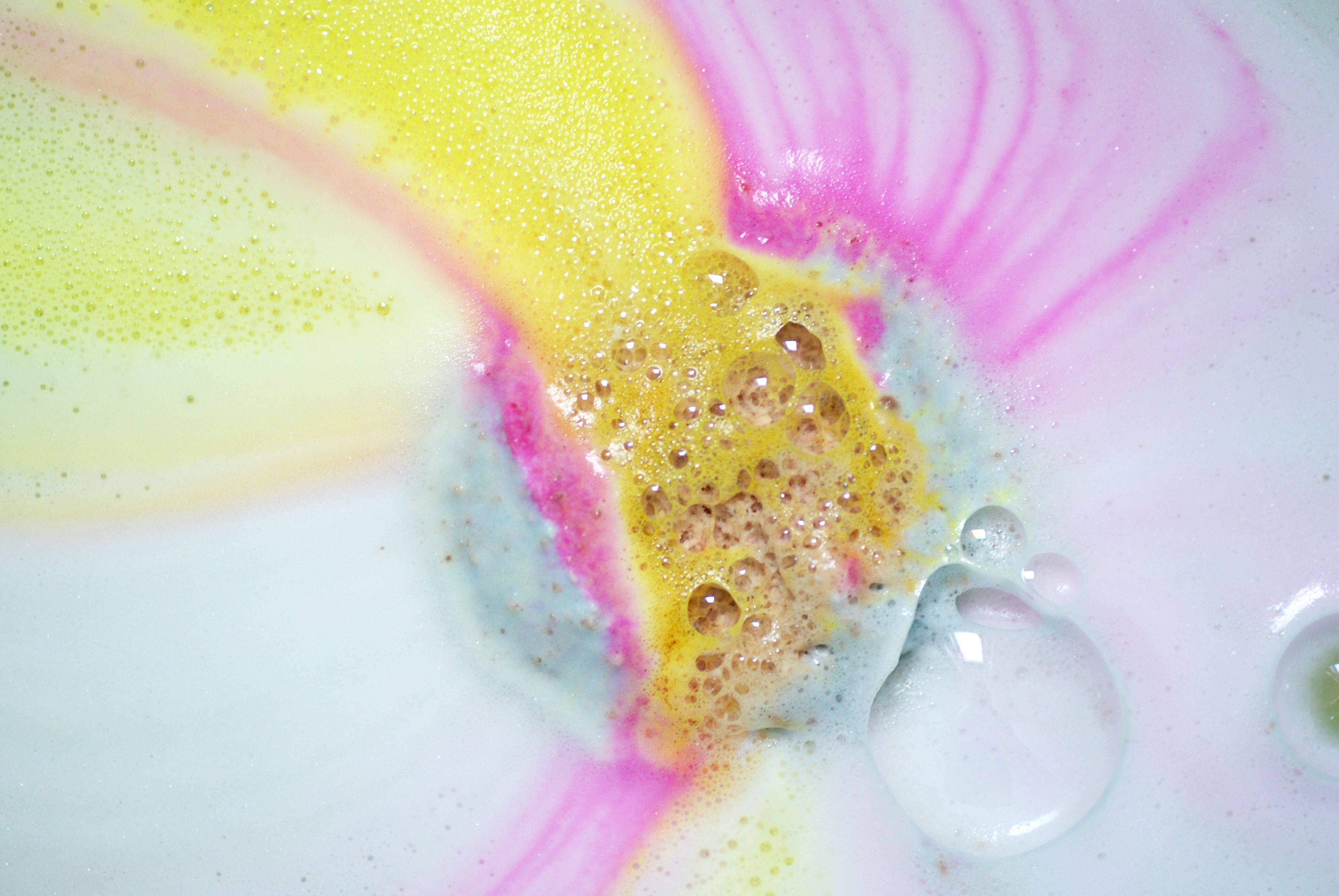 Lush Vivid Liquid Mixture, vibrant yellow, pink liquid, 4K Desktop Wallpaper