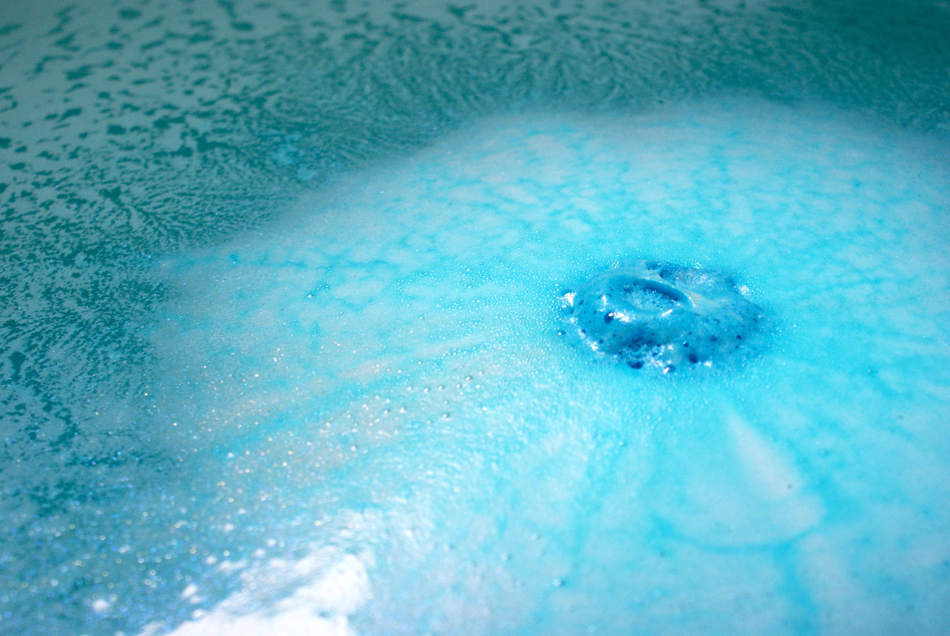 Lush, blue bath bomb, swirling blue liquid, 4K Desktop Wallpaper