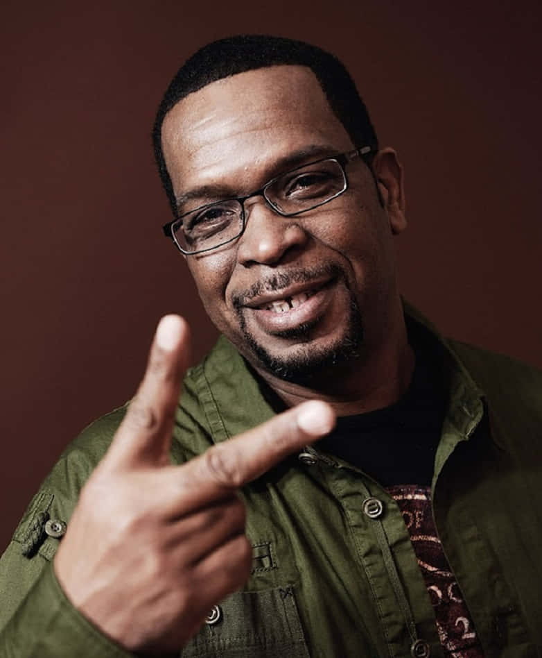 Luther Campbell, peace sign, smiling man, SD Phone Wallpaper