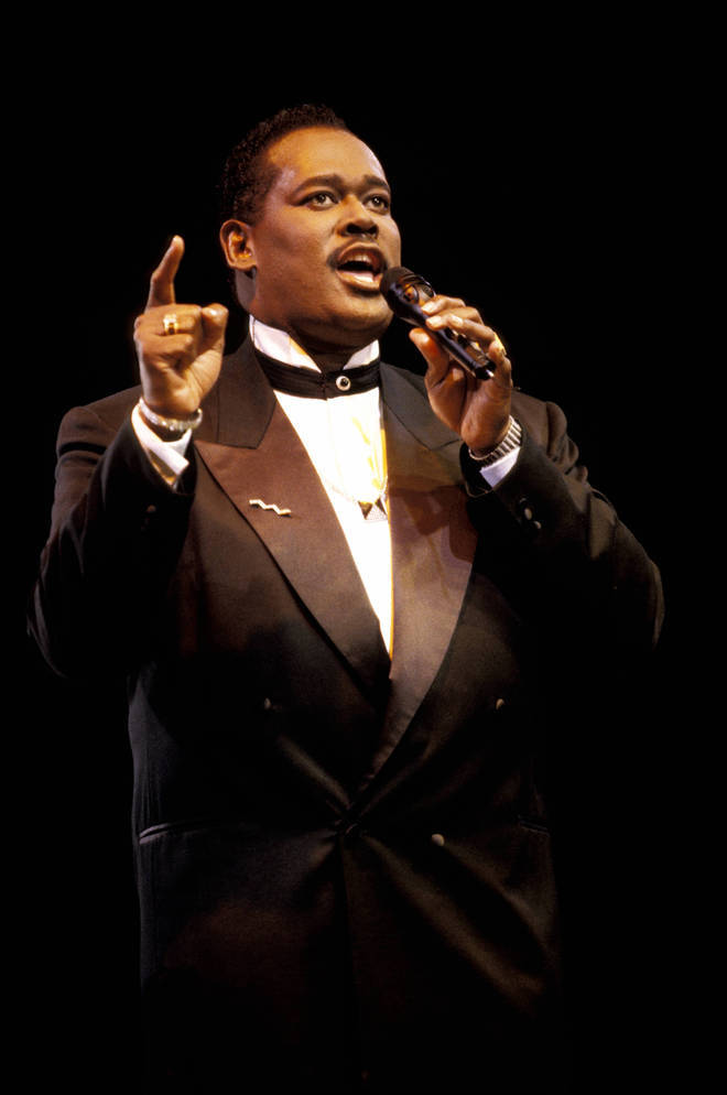 Luther Vandross, tuxedo, microphone, SD Phone Wallpaper