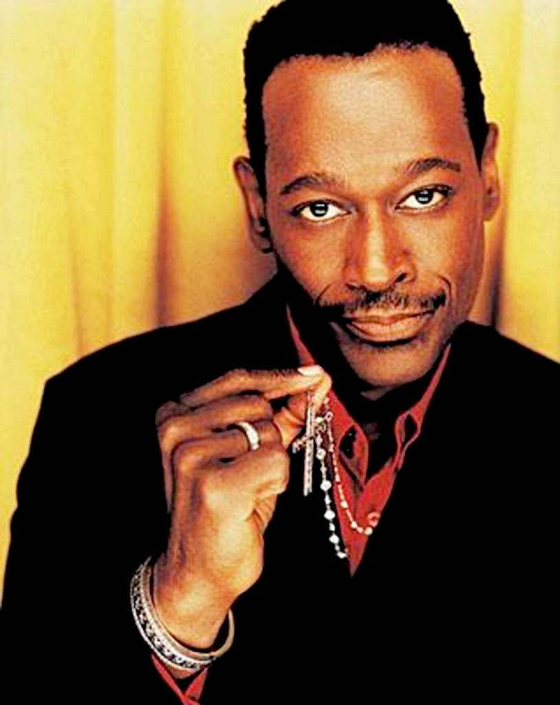 Luther Vandross, black suit, red shirt, SD Phone Wallpaper