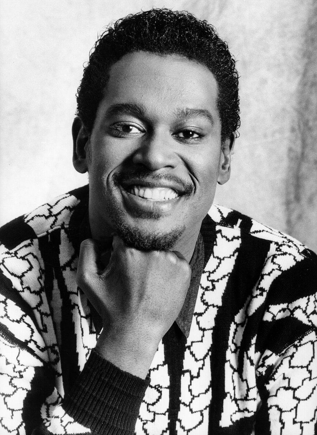 Luther Vandross, curly hair, patterned sweater, HD Phone Wallpaper