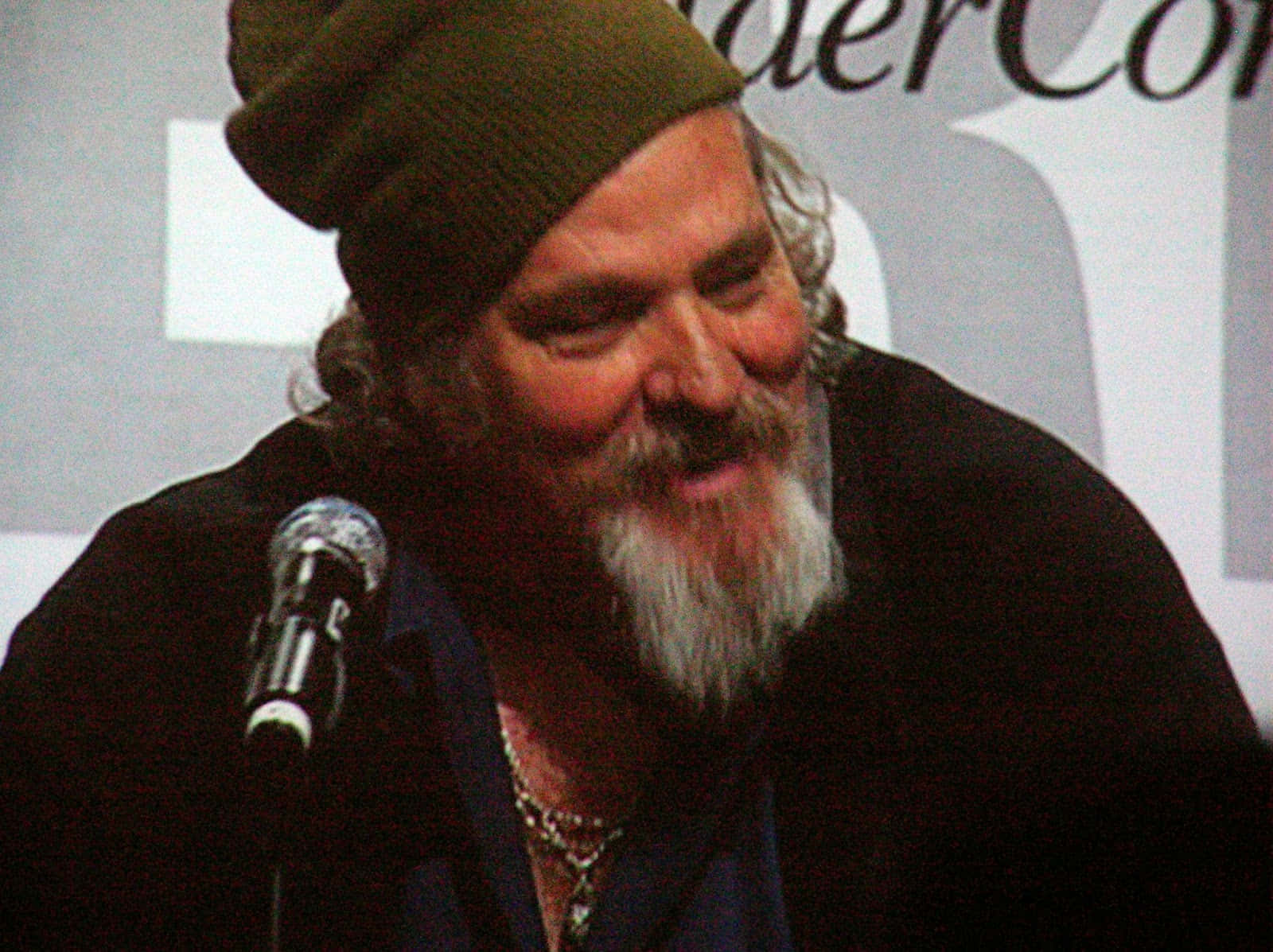 M.c. Gainey, green beanie, microphone, HD Desktop Wallpaper