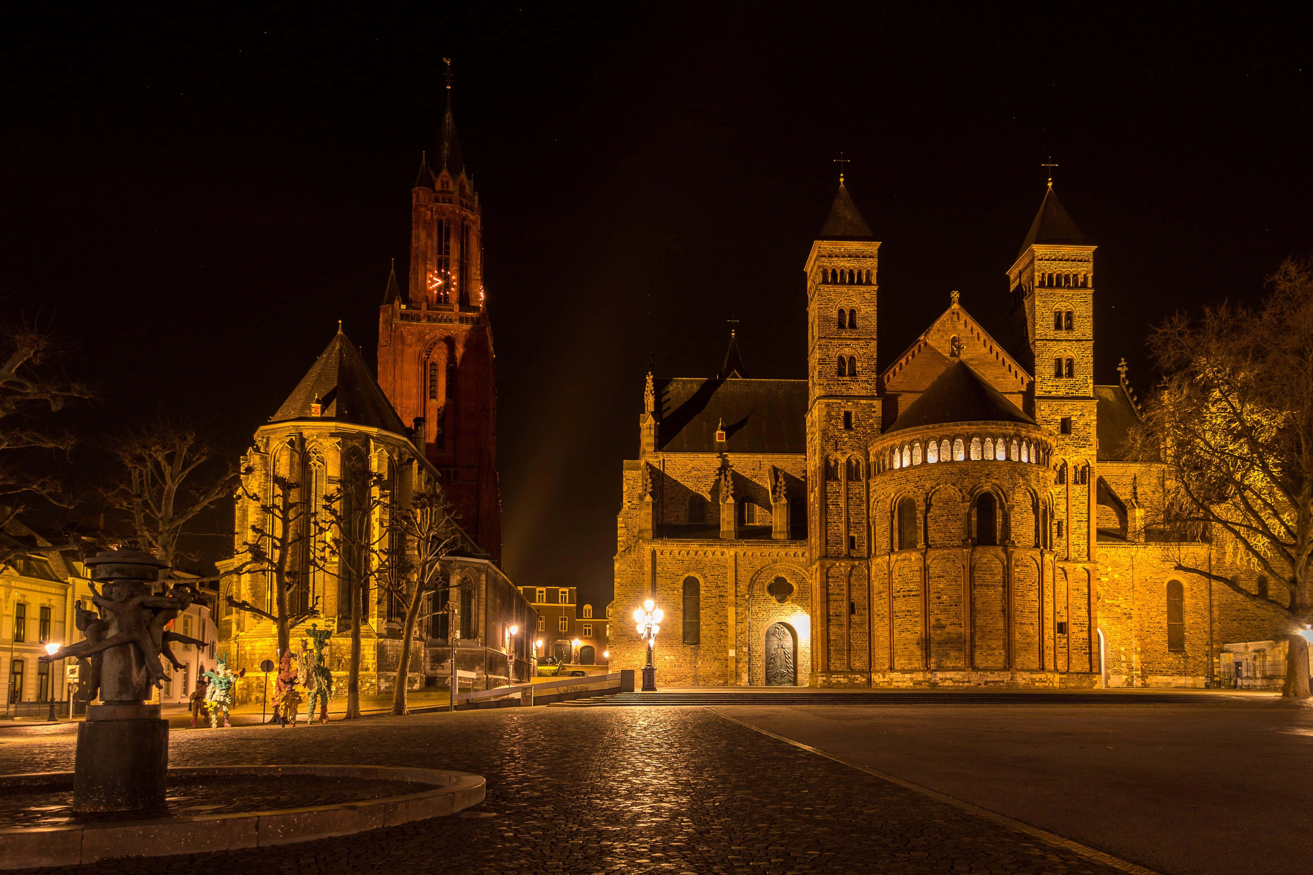 Maastricht, nighttime architecture, historic cathedral, 4K Desktop Wallpaper