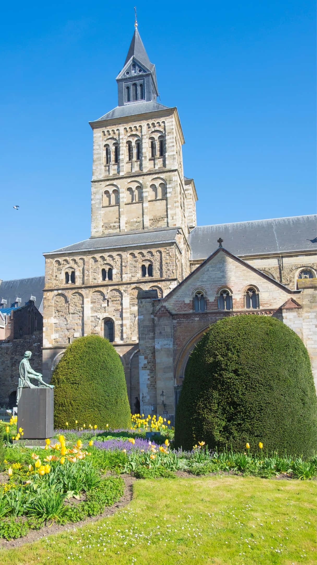Maastricht, historical church, gardens, Full HD Phone Wallpaper