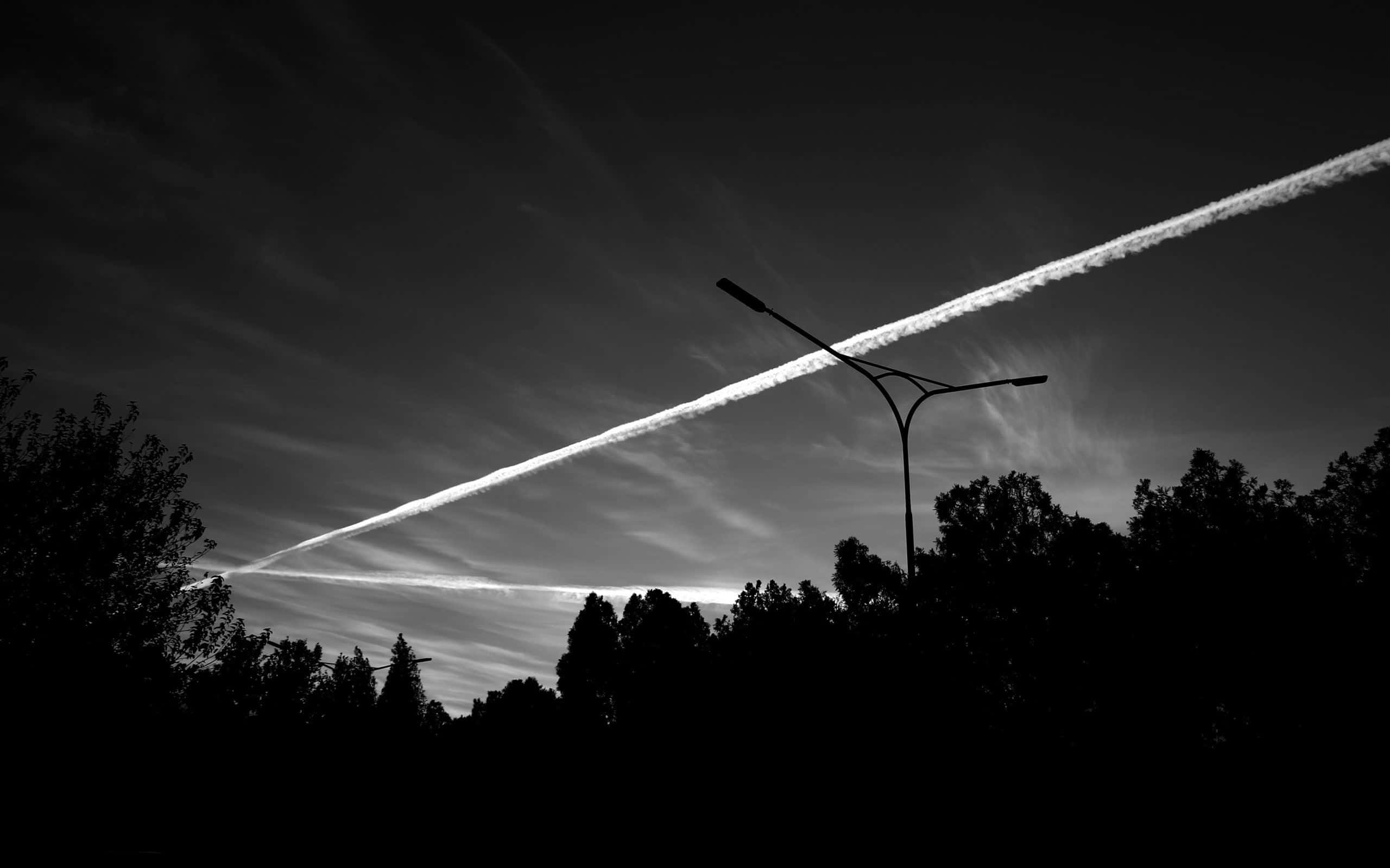 Mac Dark, streetlamp, twilight sky, 2K Desktop Wallpaper