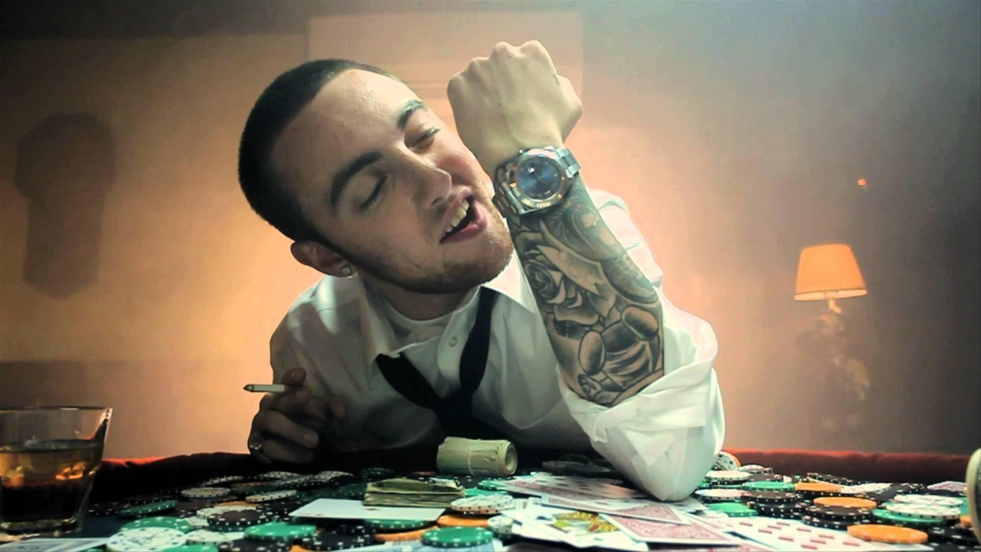 Mac Miller, poker table, tattooed arm, Full HD Desktop Wallpaper