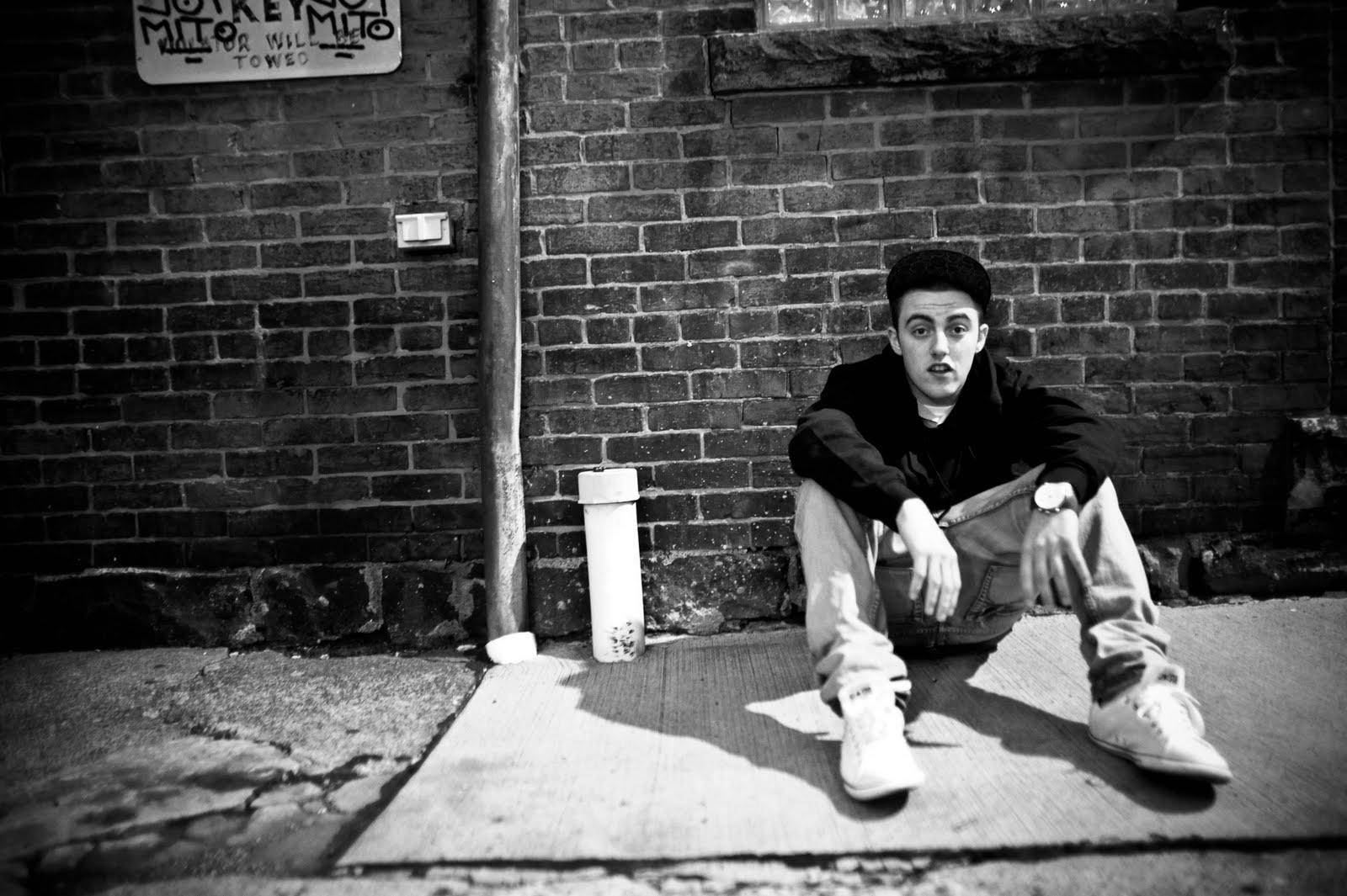Mac Miller, brick wall, sidewalk, HD Desktop Wallpaper