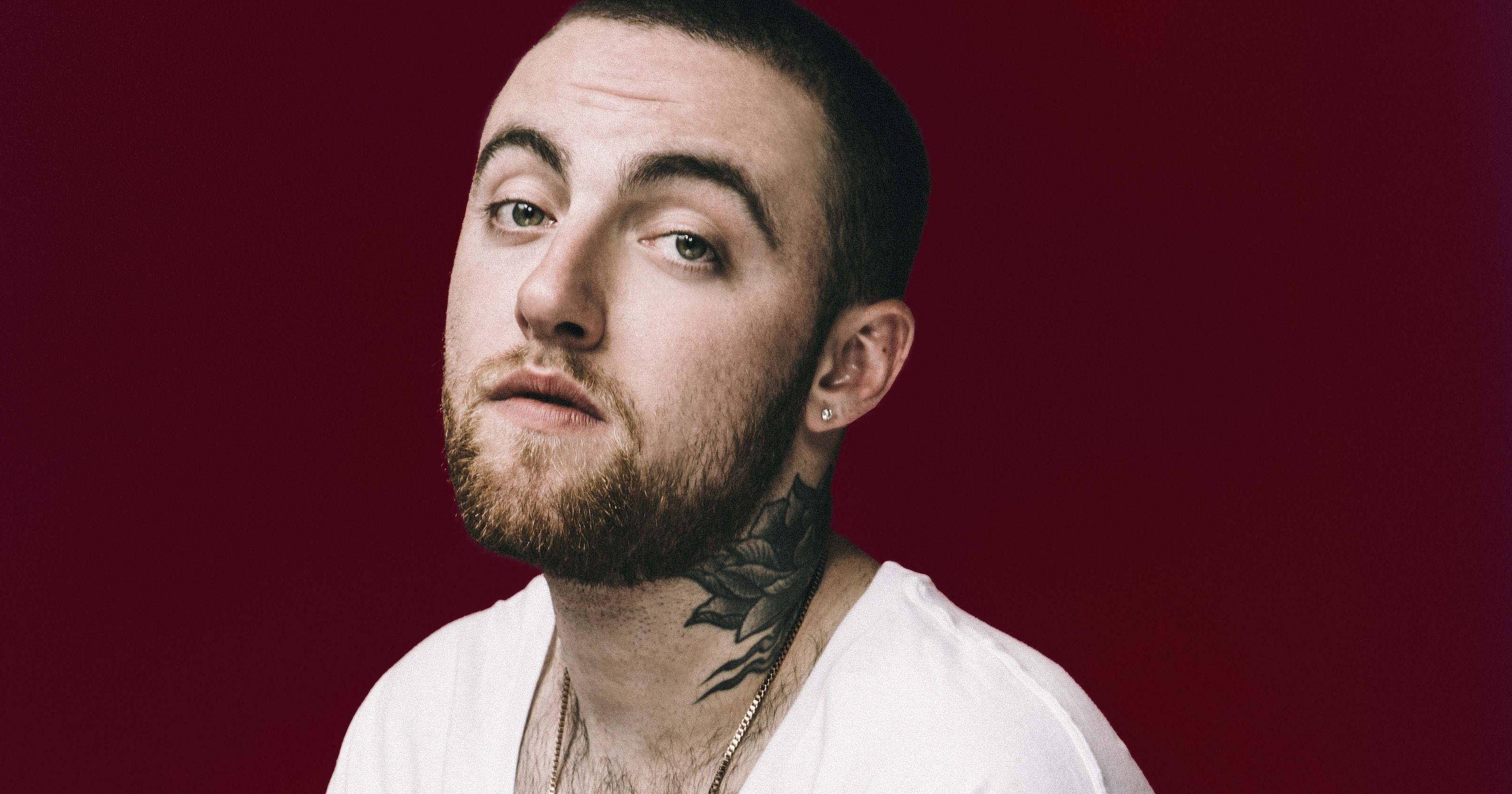 Mac Miller, maroon background, deep red studio background, 2K Desktop Wallpaper