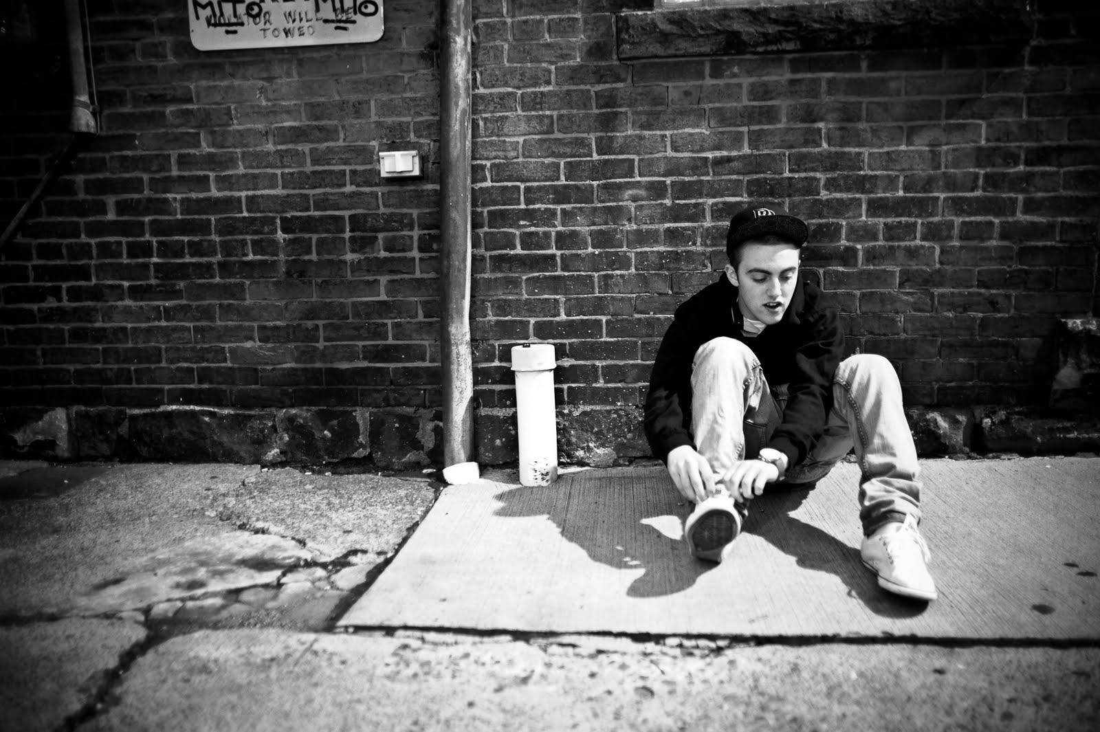 Mac Miller, alley, cracked sidewalk, HD Desktop Wallpaper