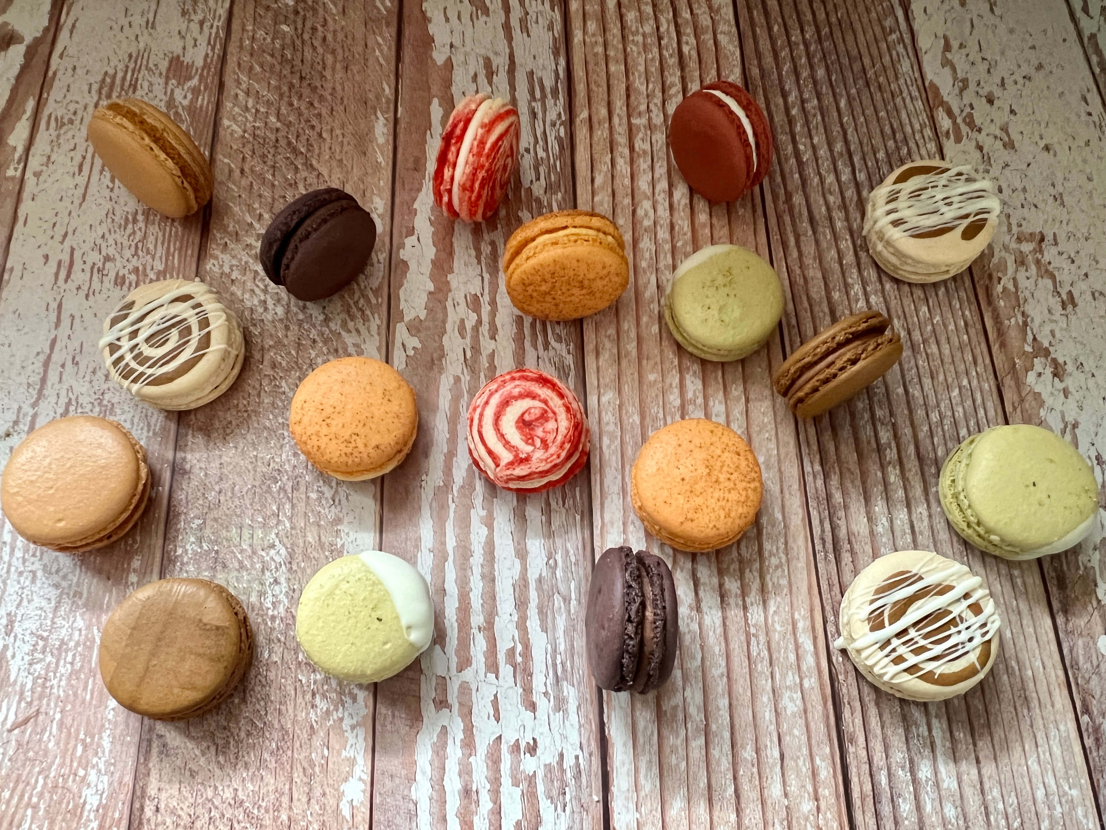 cinnamon design, tasty french macaron pastries, colorful macarons, 4K Desktop Wallpaper