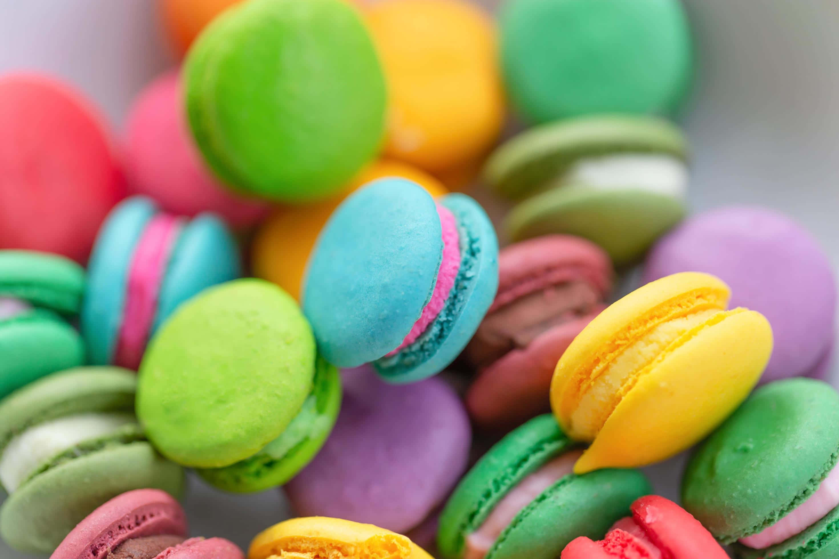 mini macaron, colorful macarons, smooth shells, 2K Desktop Wallpaper
