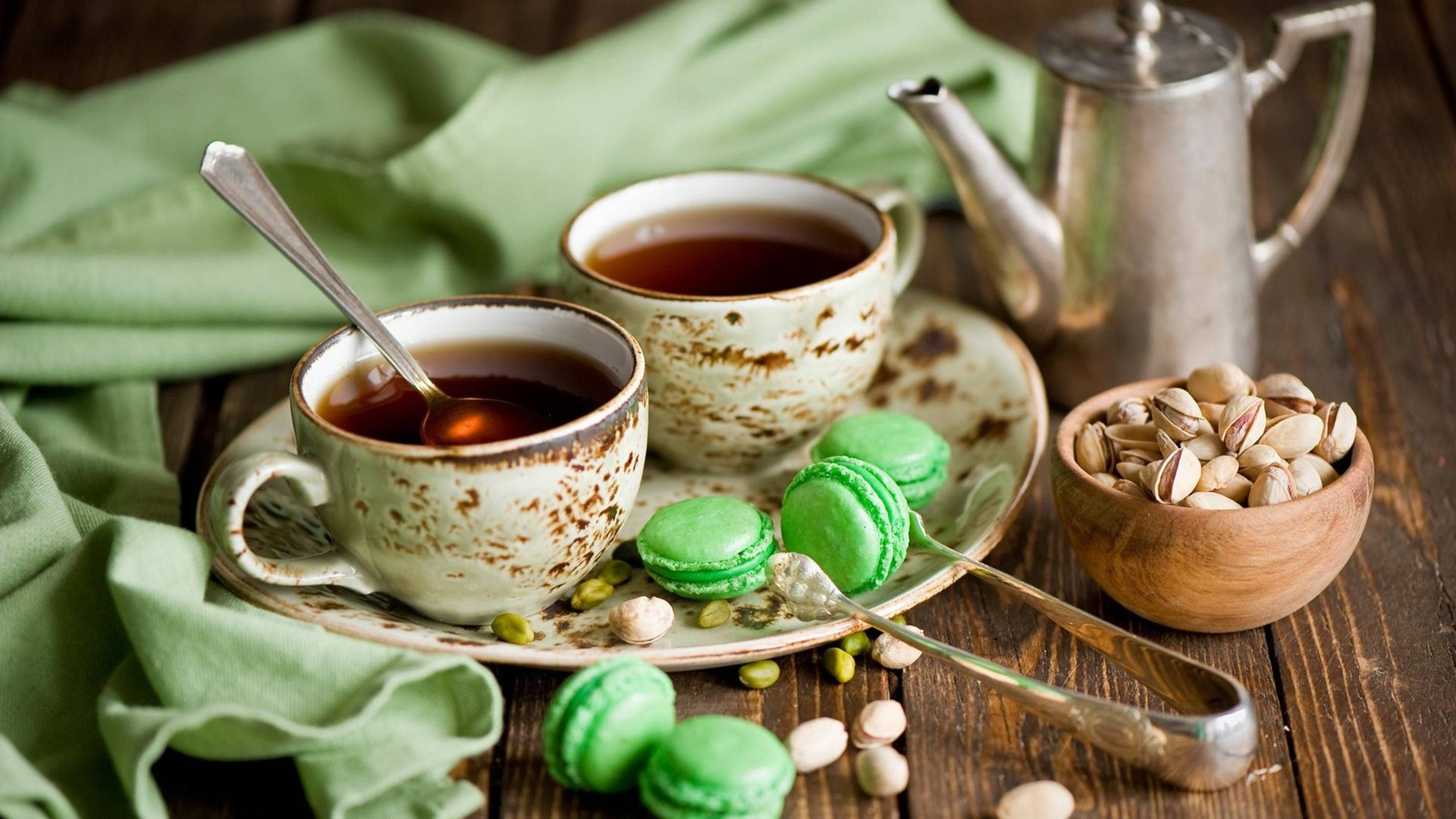 Two Cups Tea, green macarons, pistachios, 2K Desktop Wallpaper