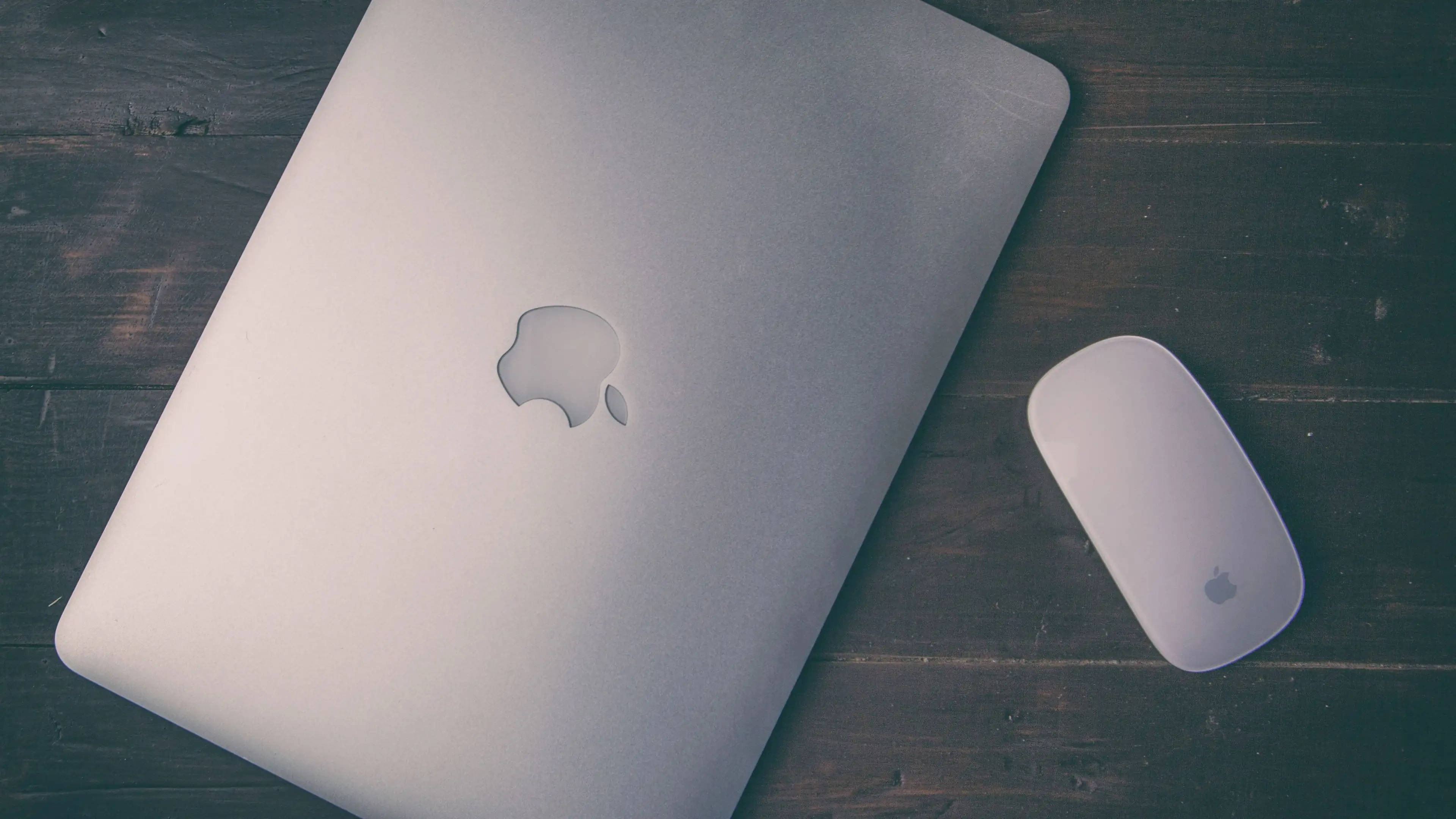 MacBook Air 4K, silver, dark wooden surface, 4K Desktop Wallpaper
