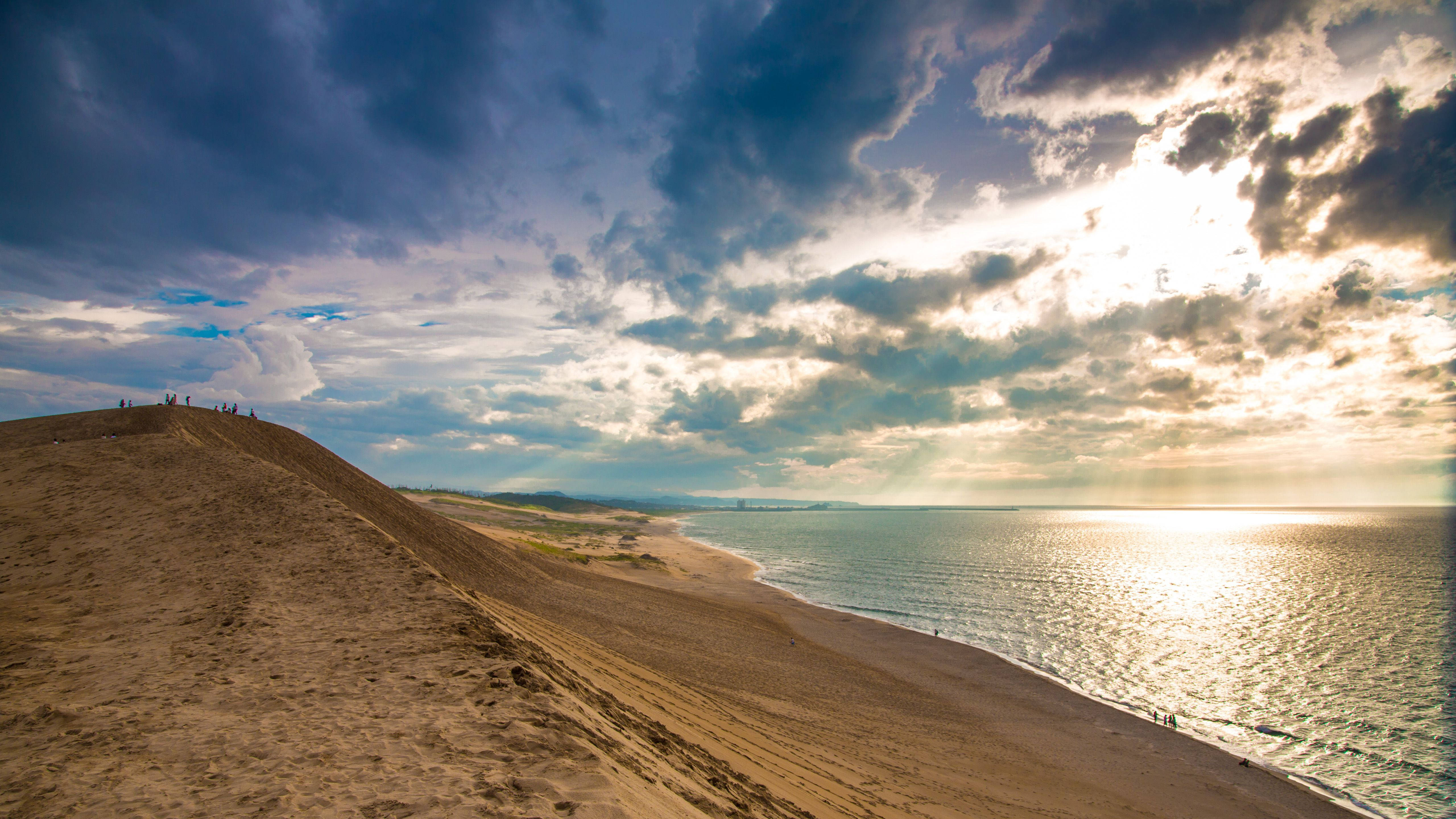 Sandy Sea Shore, Macbook Pro 4K, golden sun rays, 5K Desktop Wallpaper