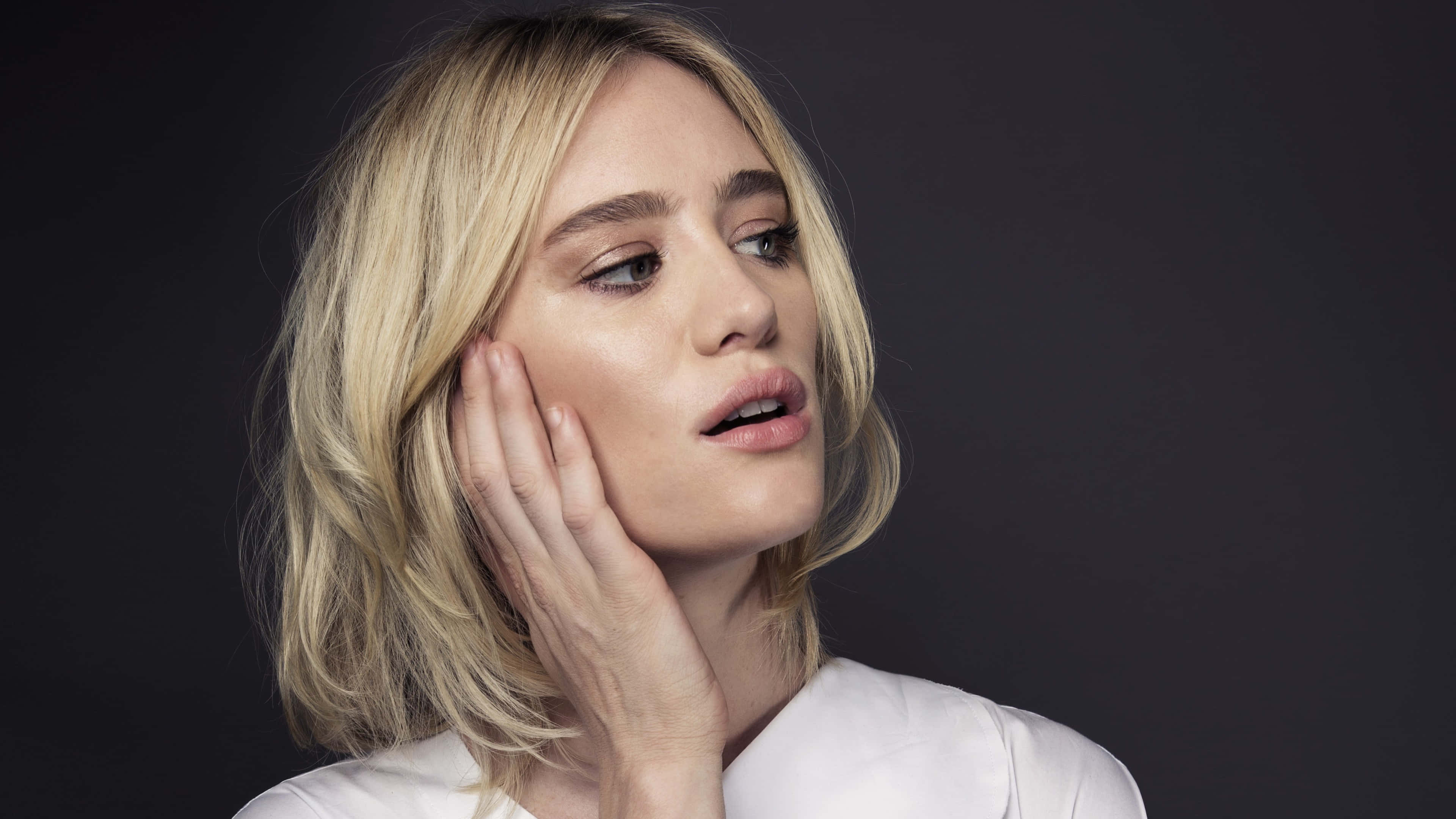 Mackenzie Davis, blonde woman, white shirt, 4K Desktop Wallpaper