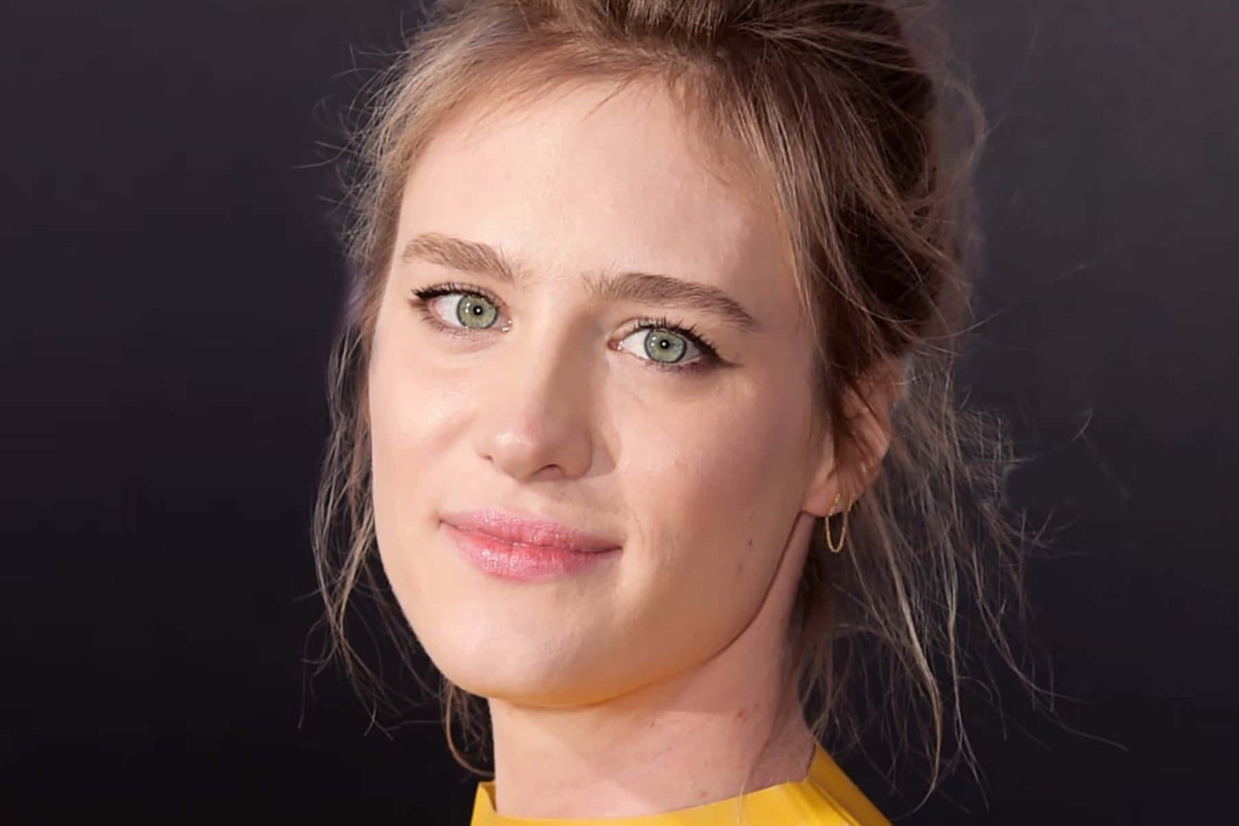 Mackenzie Davis, yellow dress, green eyes, HD Desktop Wallpaper