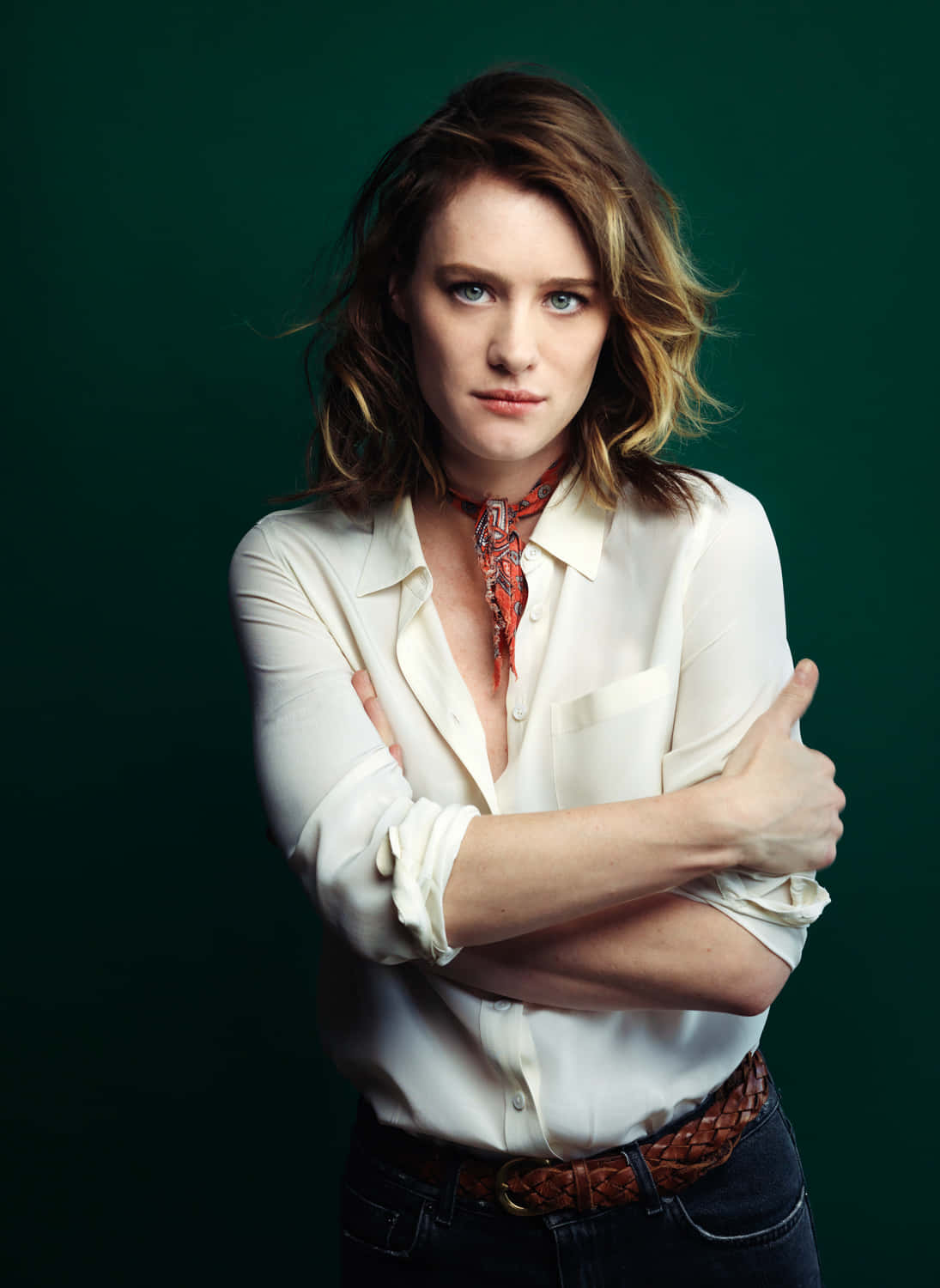 Mackenzie Davis, wavy brown hair, blue eyes, HD Phone Wallpaper