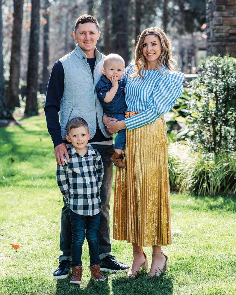 Mackenzie Hughes, family portrait, sunny day, SD Phone Wallpaper