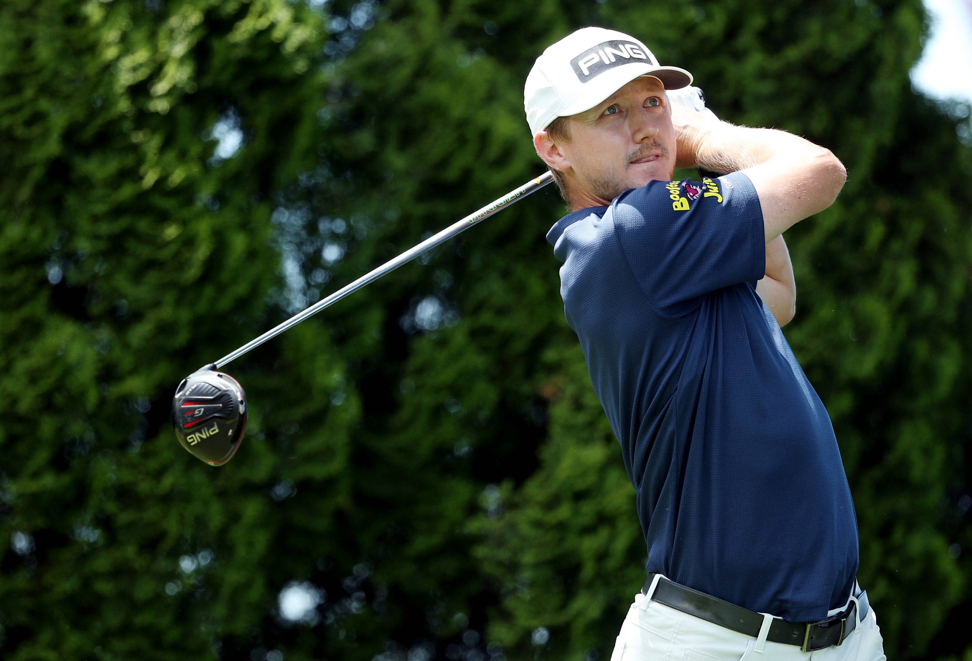 Mackenzie Hughes, golf club swing, lush green trees, 2K Desktop Wallpaper