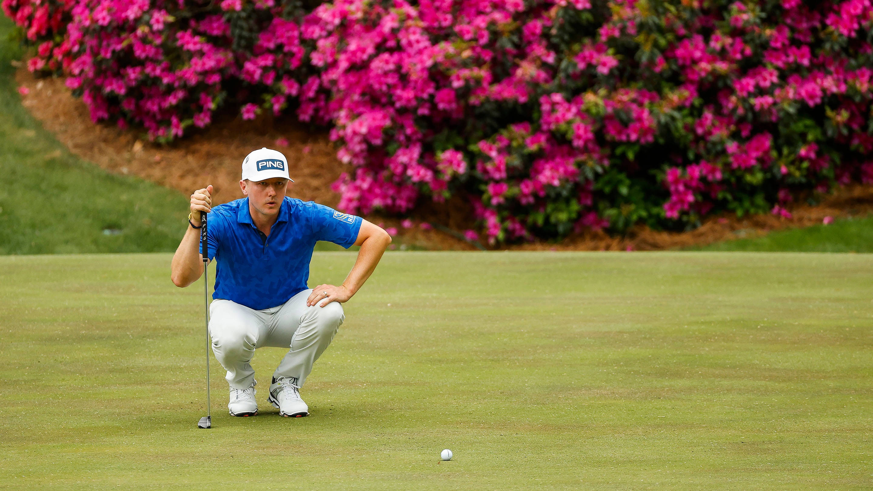 Mackenzie Hughes, blue, green golf course, 2K Desktop Wallpaper