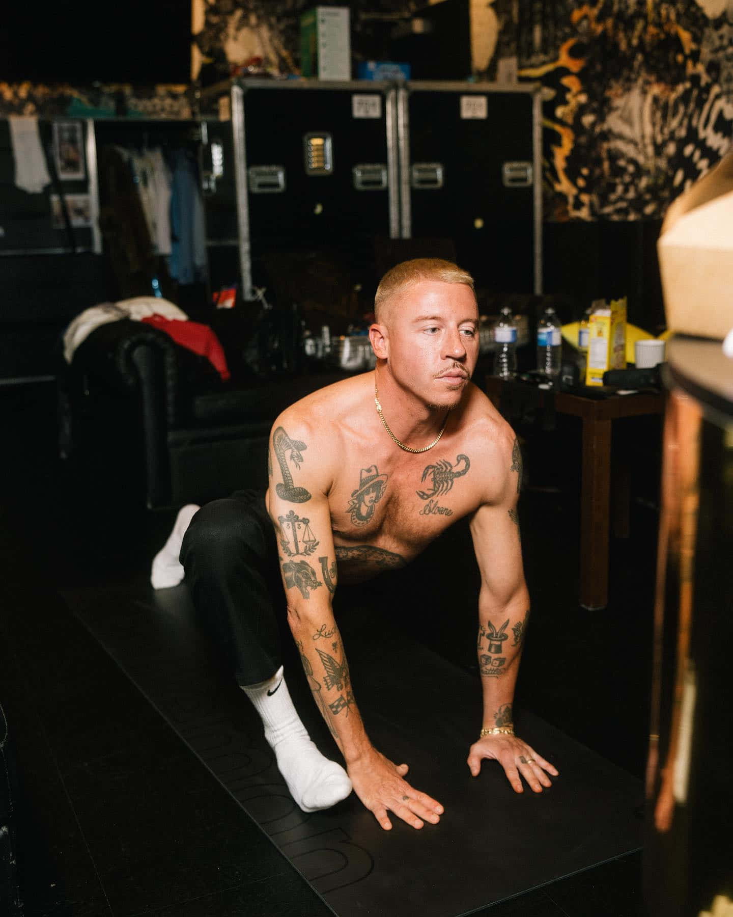 Macklemore, backstage, plank, HD Phone Wallpaper