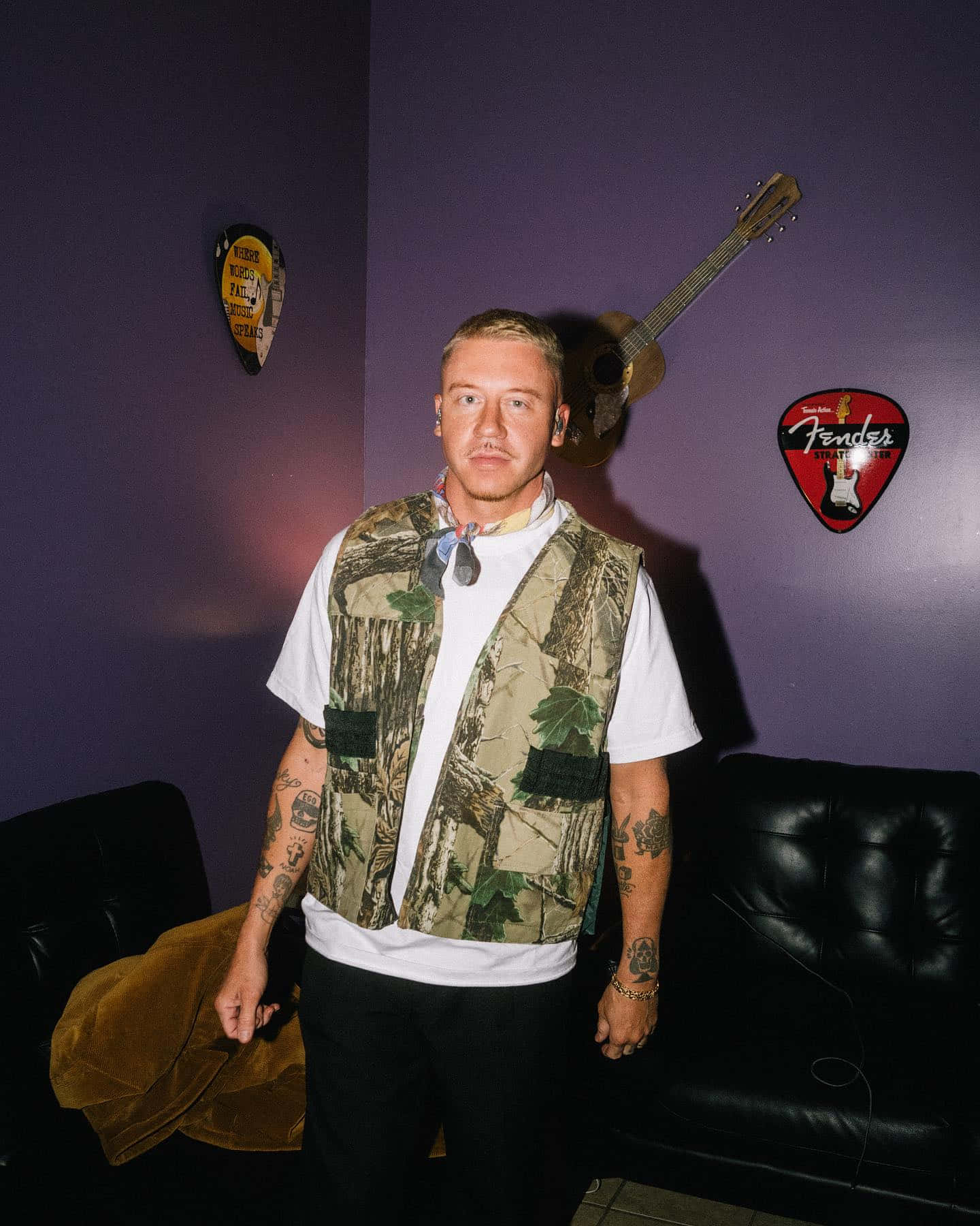 Macklemore, camouflage vest, purple room, HD Phone Wallpaper