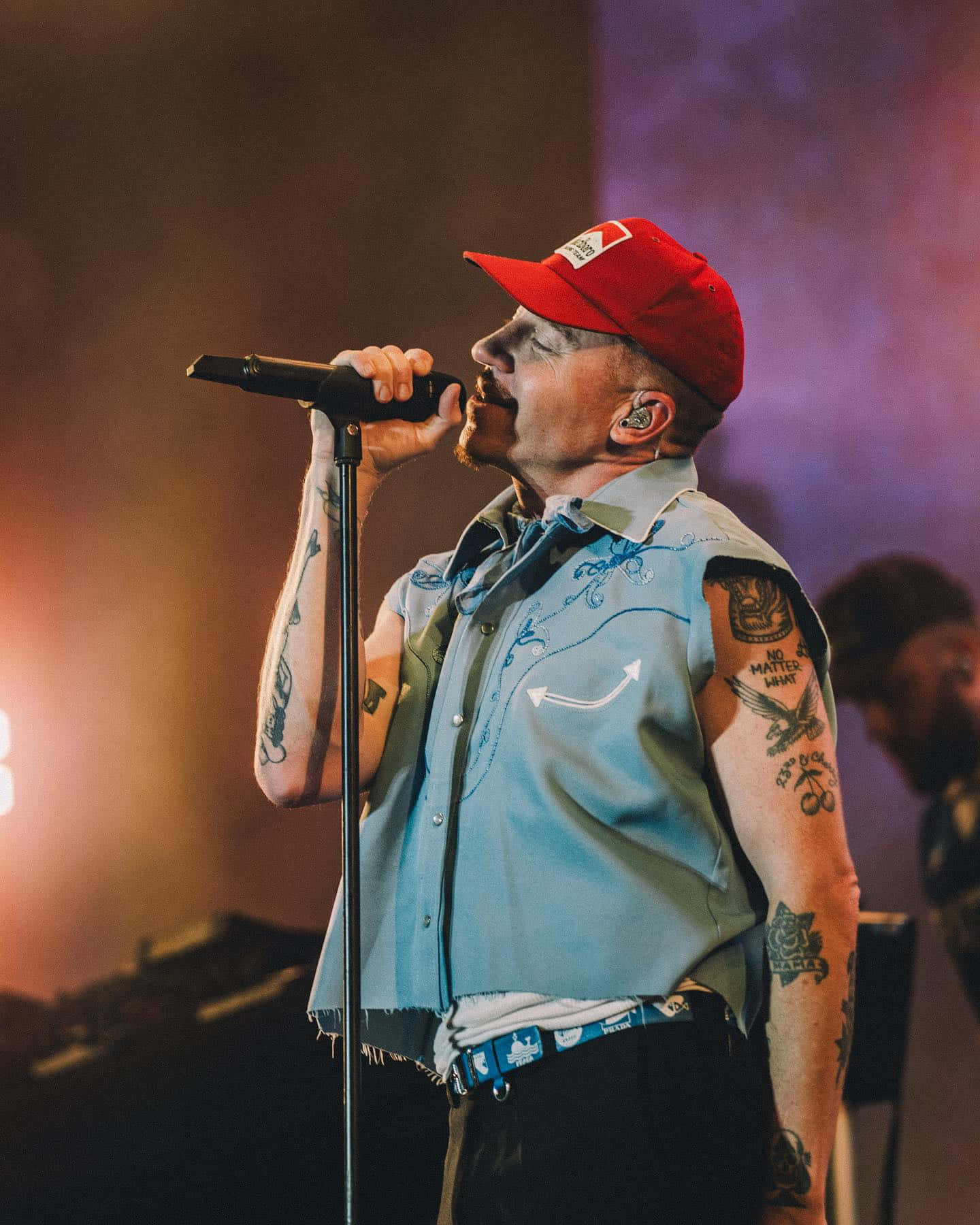Macklemore, red cap, light blue sleeveless shirt, HD Phone Wallpaper