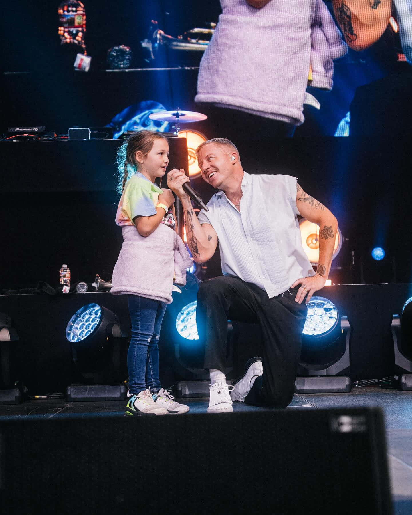 Macklemore, stage, microphone, HD Phone Wallpaper