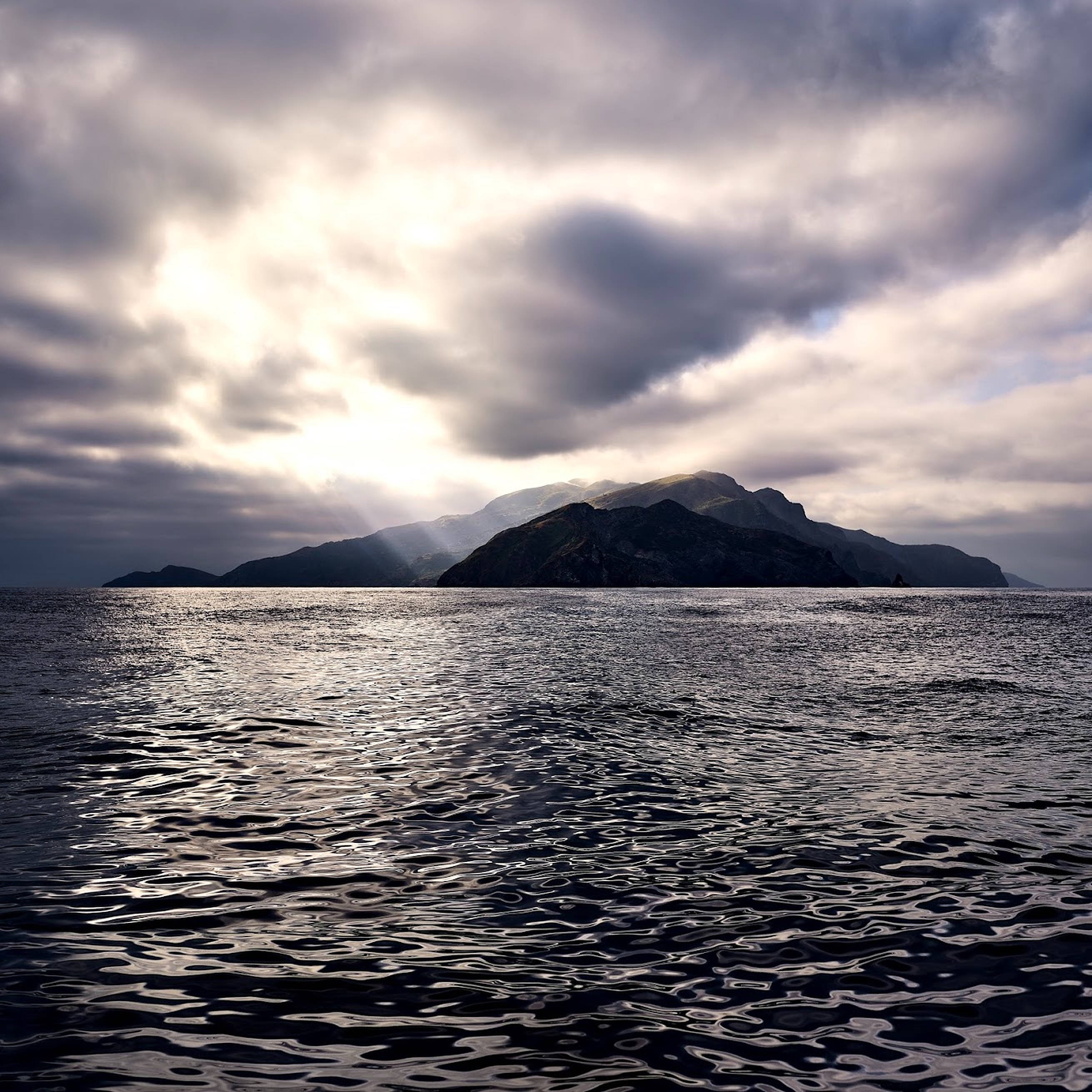 macOS Catalina, rays of light, sunlight, 2K Desktop Wallpaper