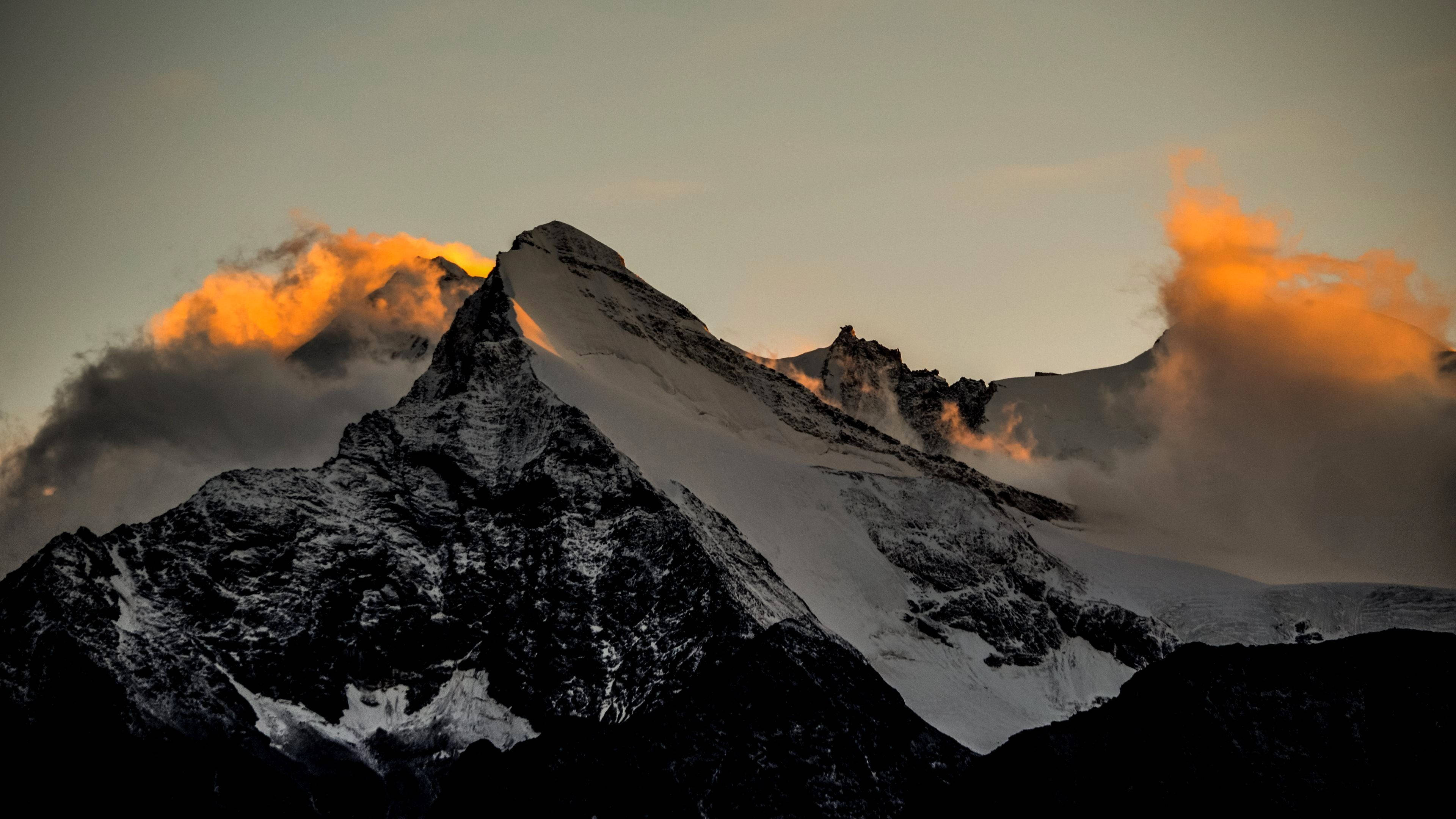 macOS, twilight sky, golden light, 4K Desktop Wallpaper