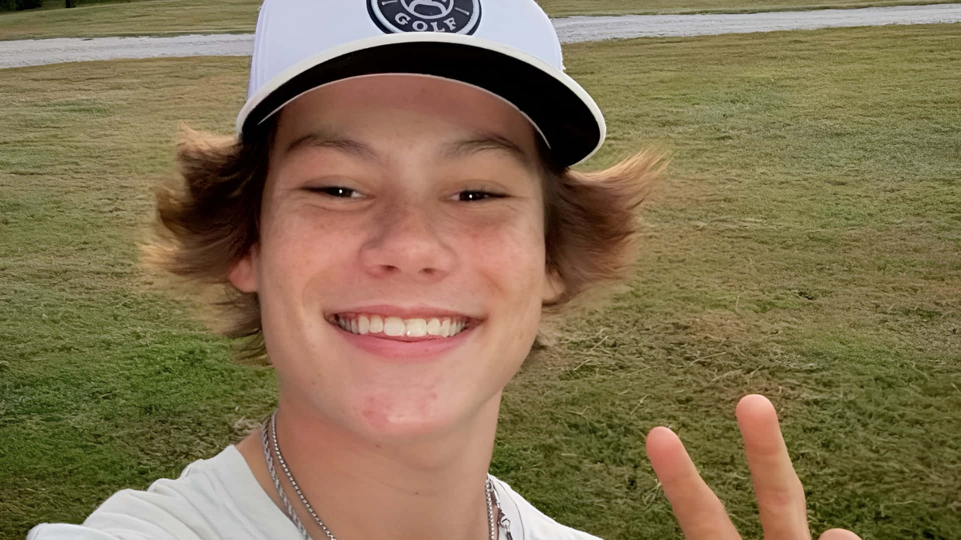Maddox Batson, white golf cap, white shirt, Full HD Desktop Wallpaper