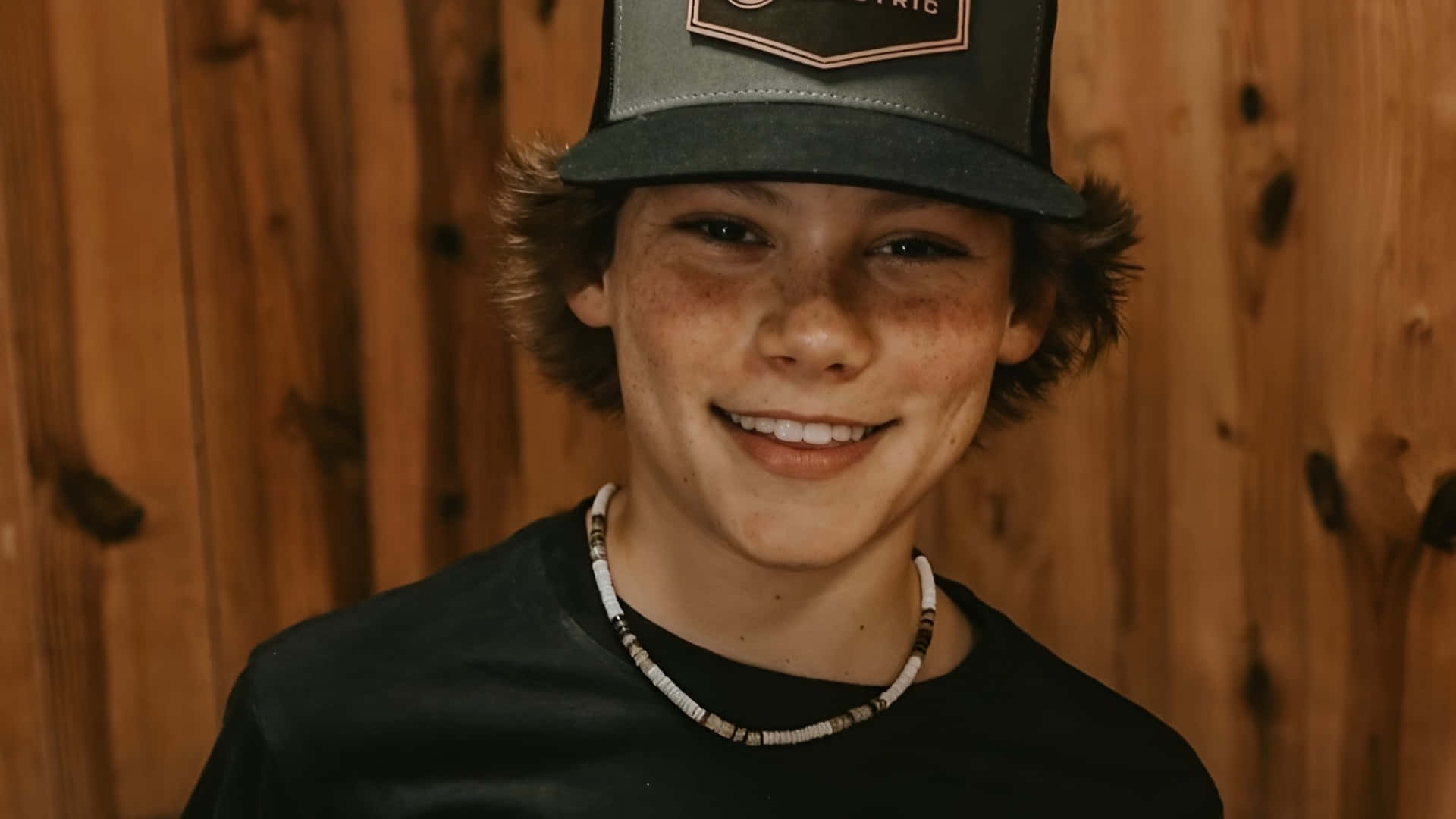 Maddox Batson, gray cap, beaded necklace, Full HD Desktop Wallpaper