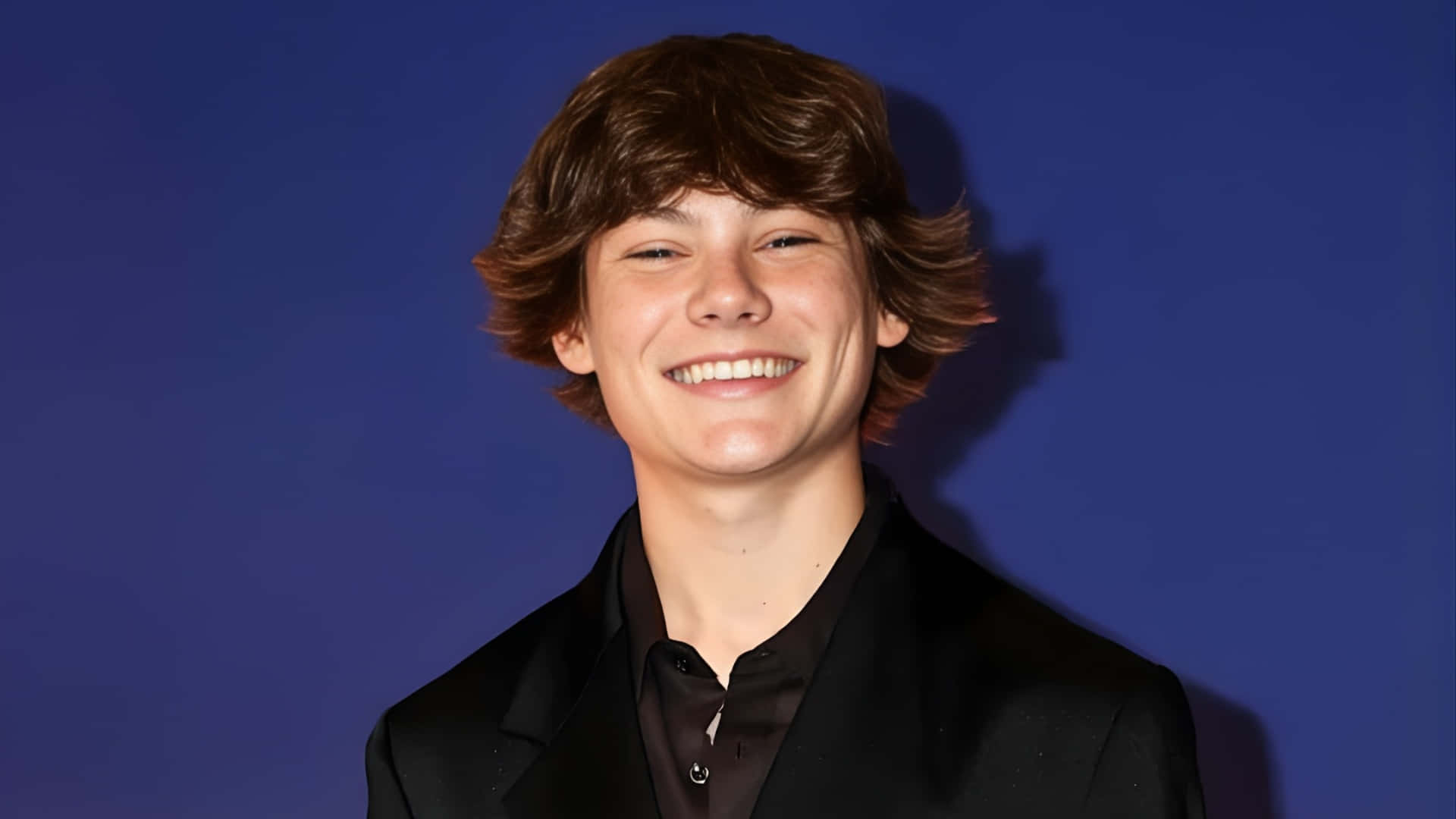 Maddox Batson, wavy brown hair, solid blue background, Full HD Desktop Wallpaper