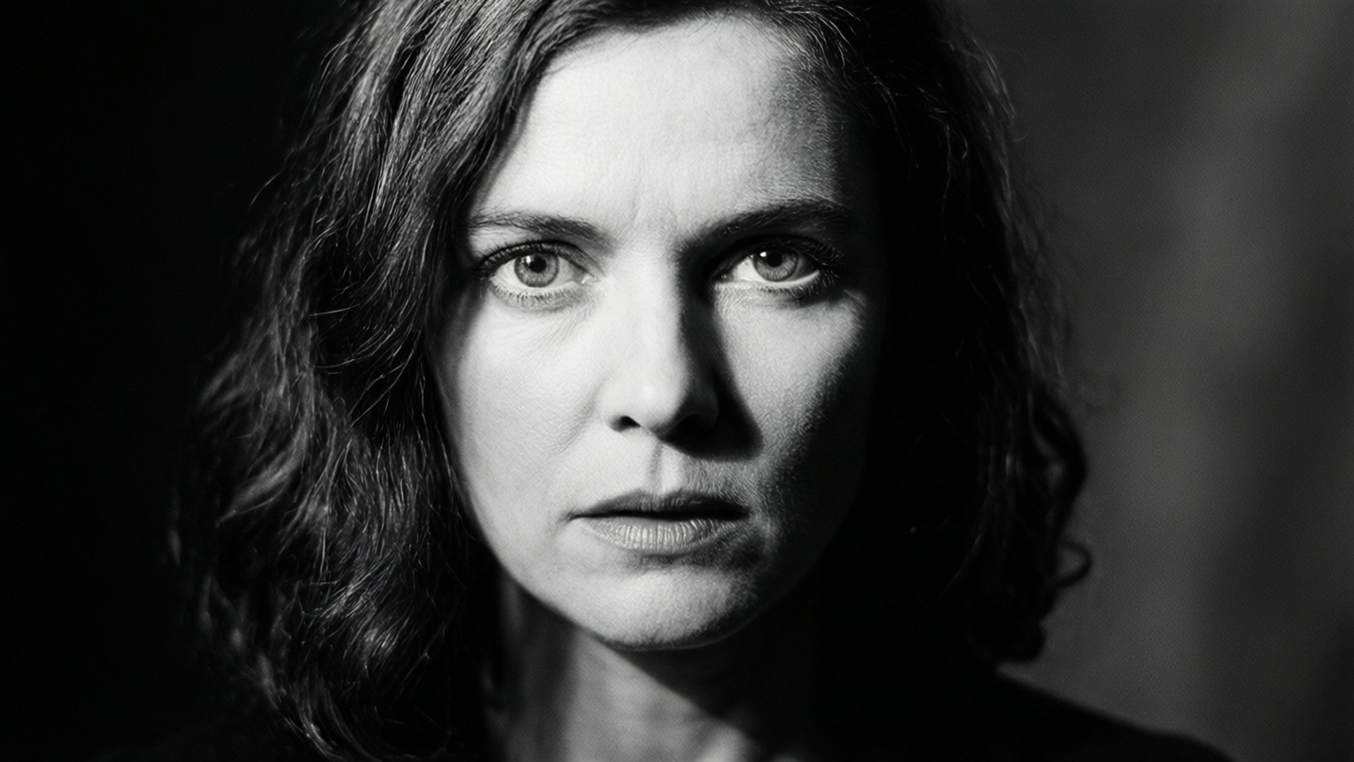 Madeleine Arthur, black and white, close-up, Full HD Desktop Wallpaper