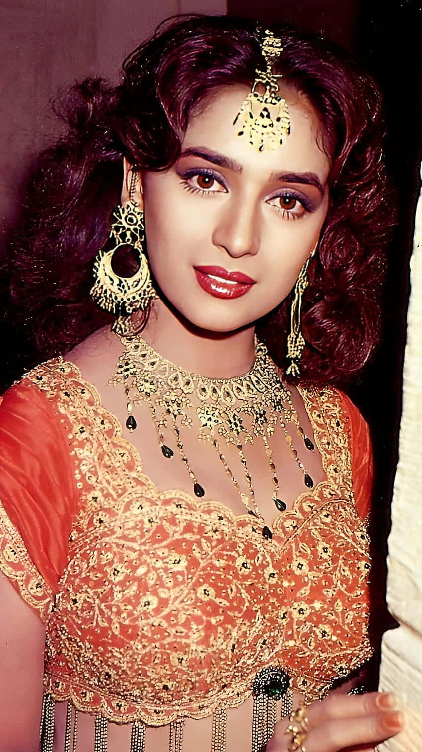 Madhuri Dixit, traditional attire, gold jewelry, HD Phone Wallpaper
