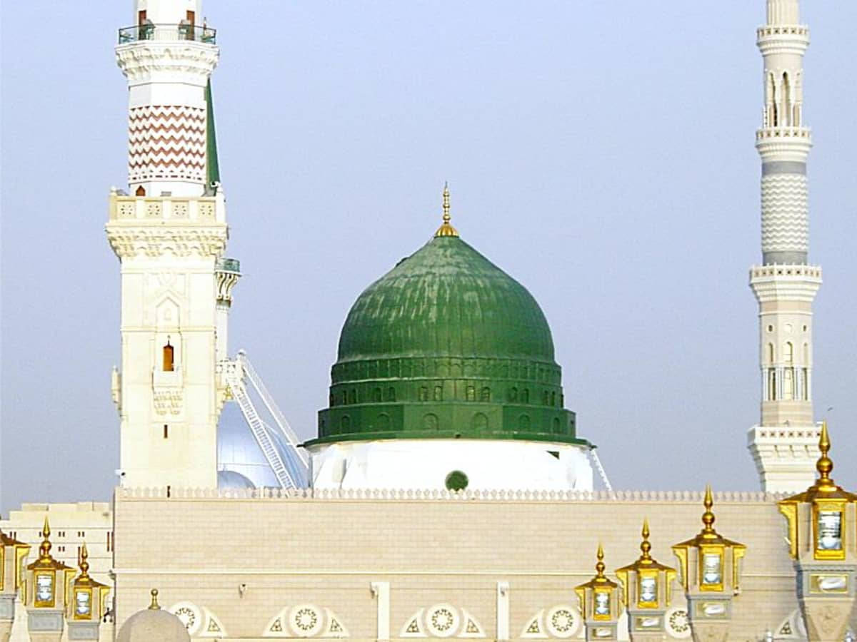 Madina Sharif, vibrant green dome, tall white minarets, SD Desktop Wallpaper