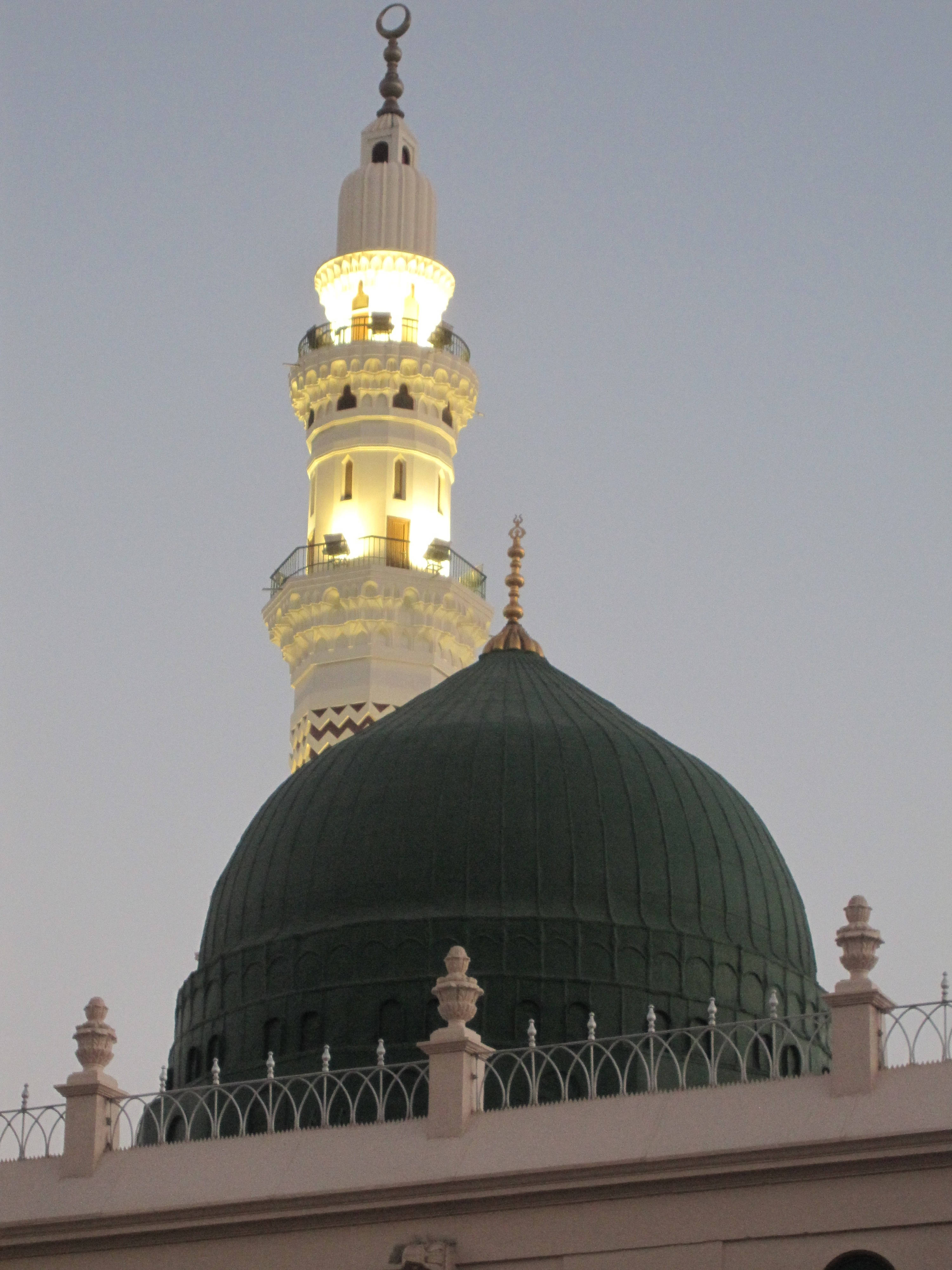 Madina Sharif, mosque dome, illuminated minaret, 4K Phone Wallpaper