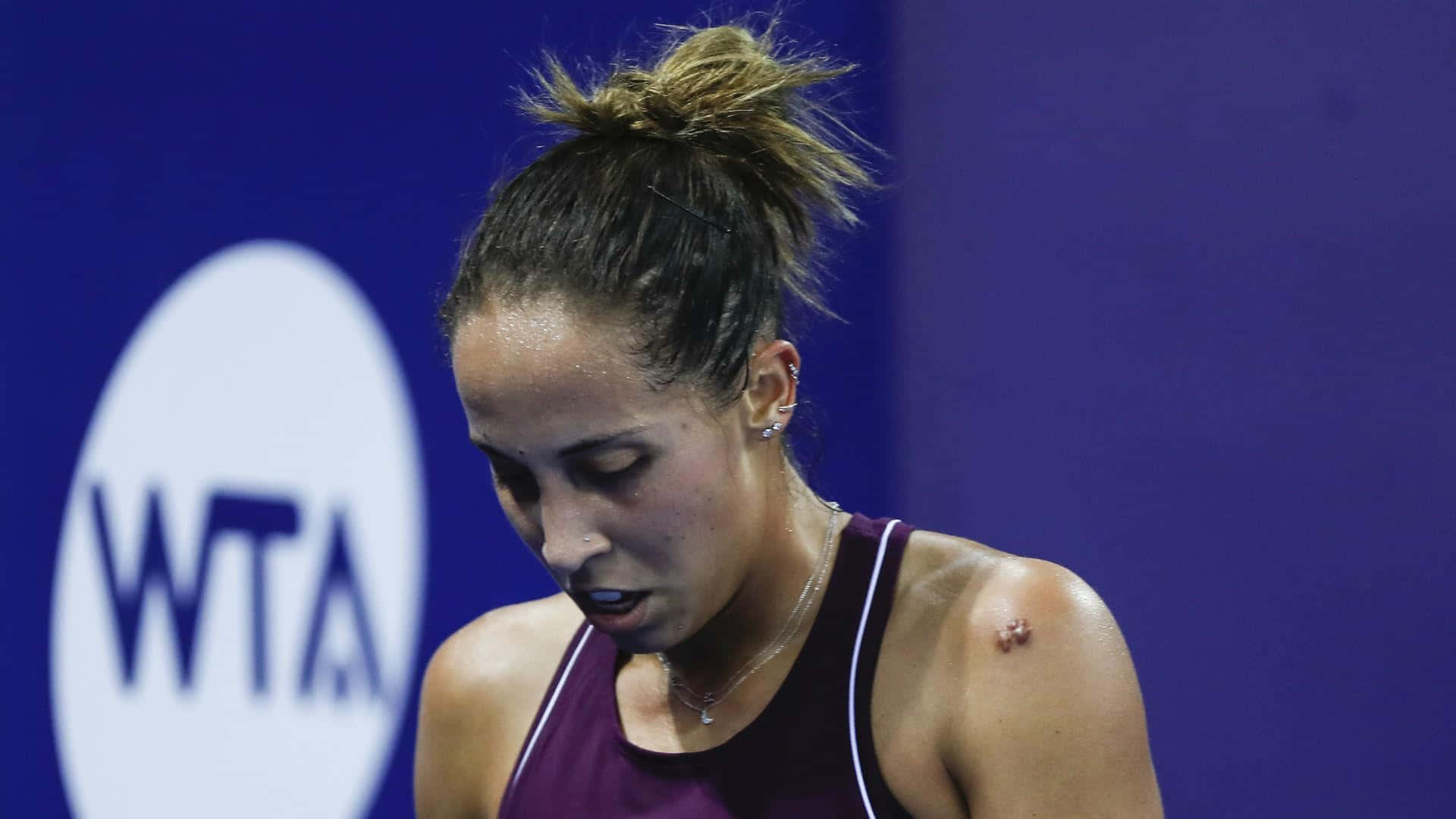 Madison Keys, hair in a messy bun, WTA match, Full HD Desktop Wallpaper