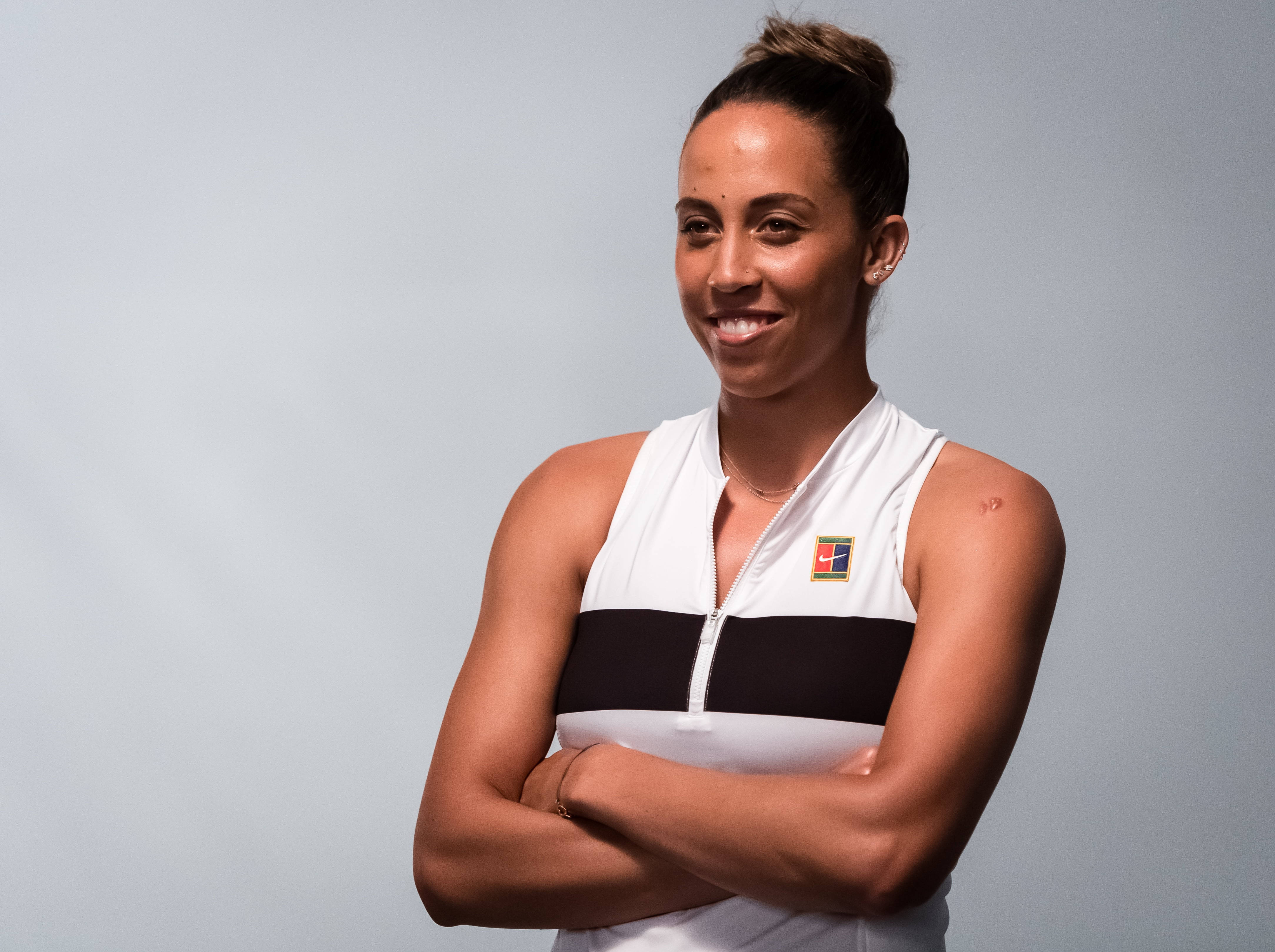 Madison Keys, white and black athletic top, plain gray studio background, 4K Desktop Wallpaper