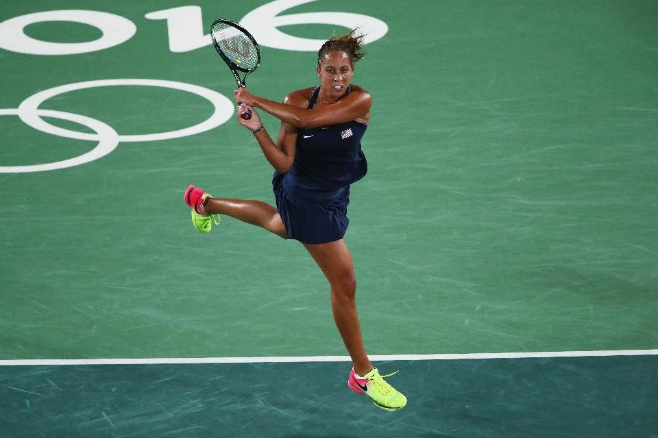 Madison Keys, green court, overhead smash, SD Desktop Wallpaper