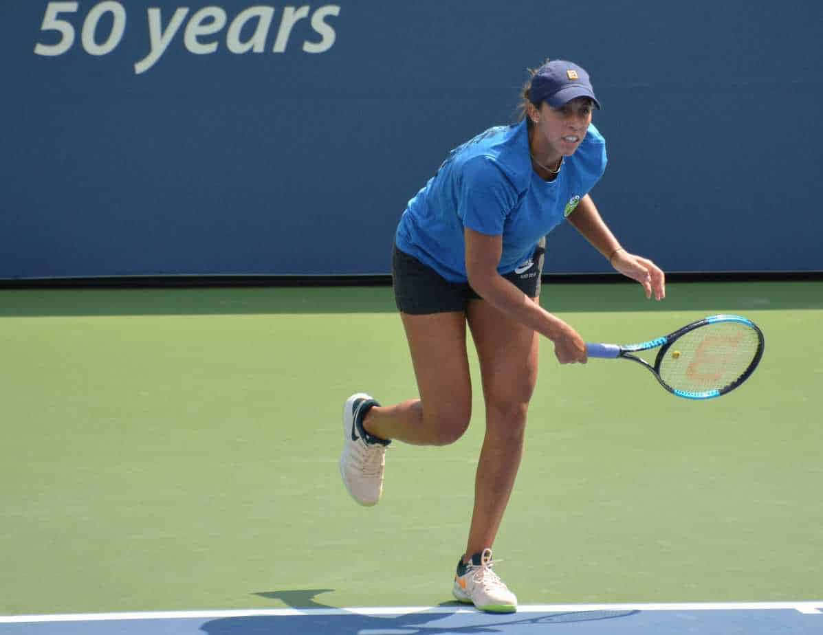 Madison Keys, blue gear, green court, SD Desktop Wallpaper