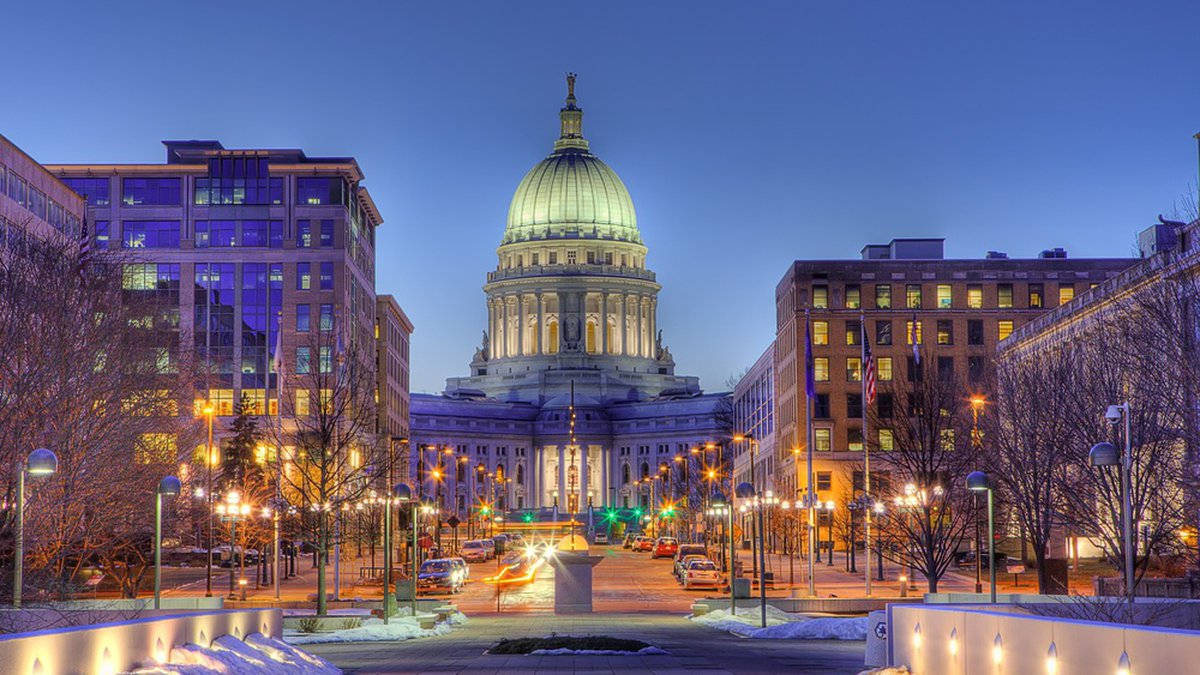 Night In Madison, domed capitol building, dusk, SD Desktop Wallpaper