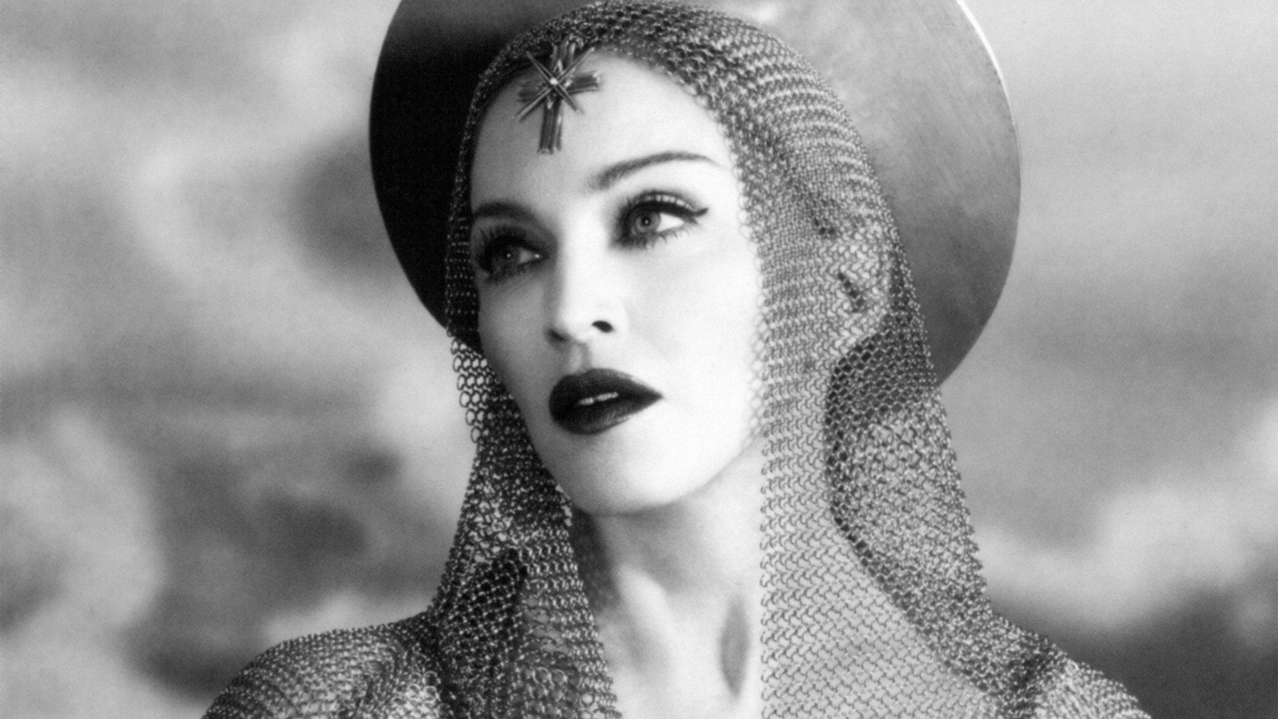 Madonna, chainmail veil, wide-brimmed hat, 2K Desktop Wallpaper