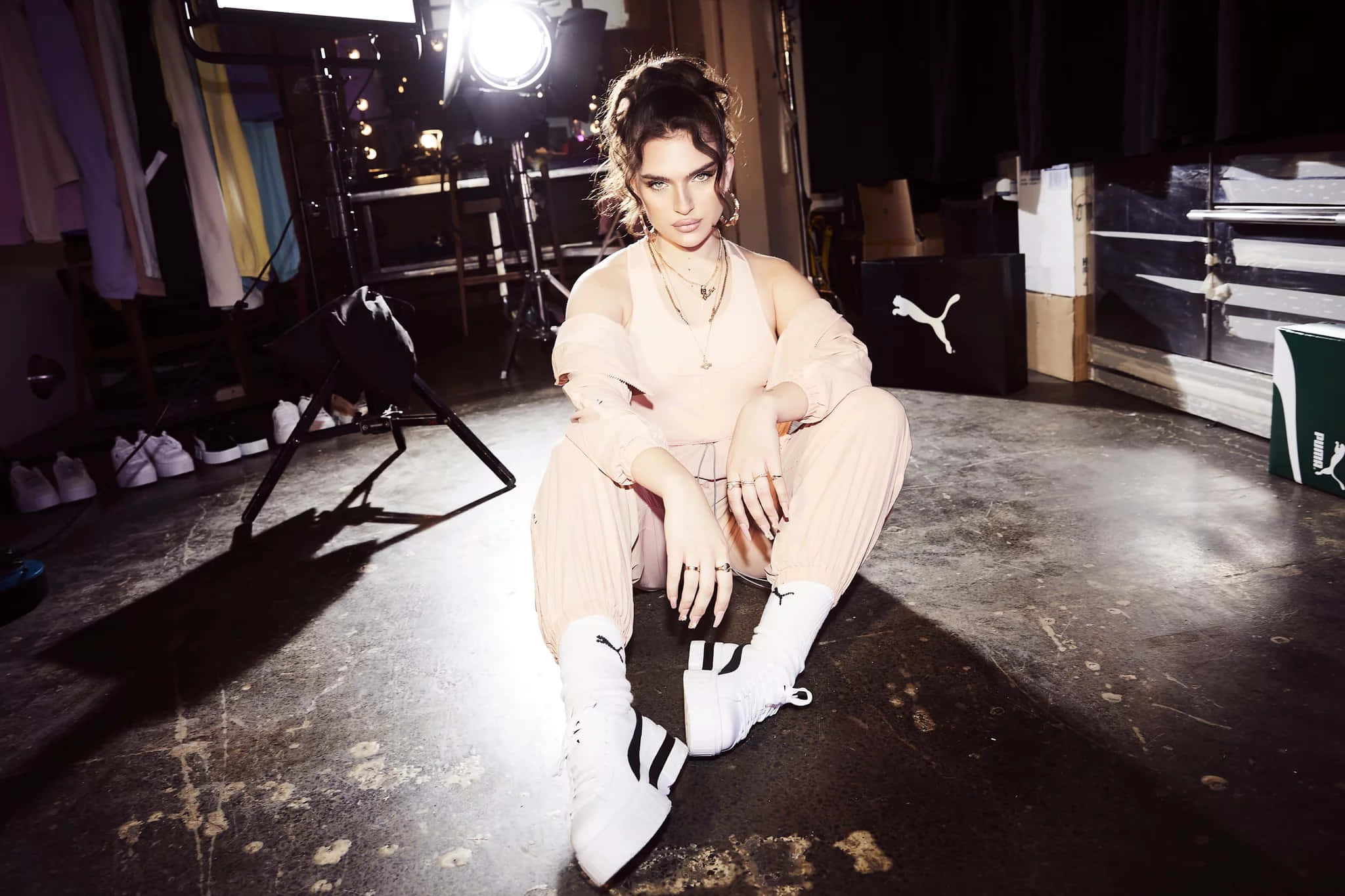 Mae Muller, beige loungewear, white Puma sneakers, Full HD Desktop Wallpaper