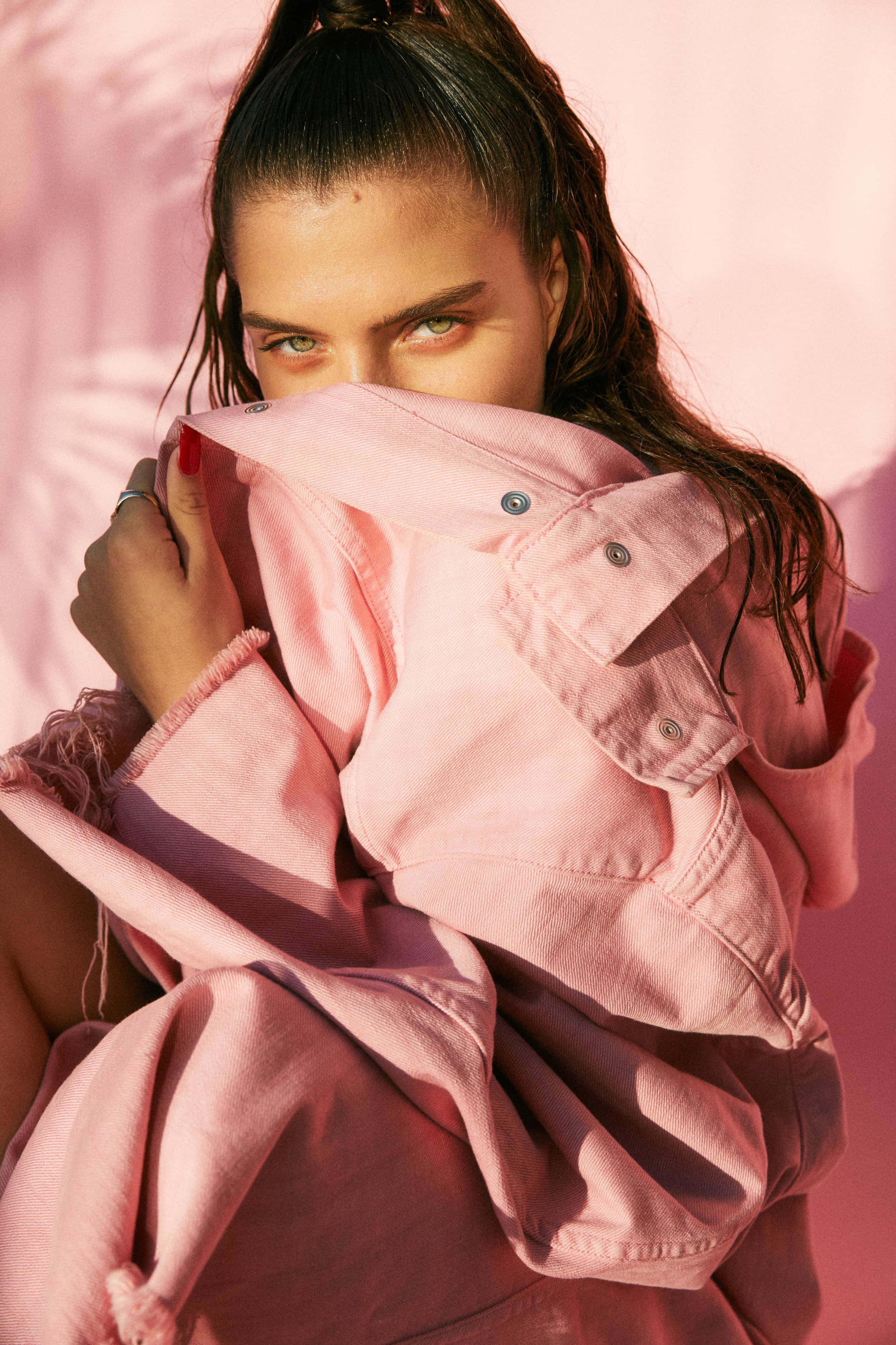 Mae Muller, pink denim jacket, wet hair, 2K Phone Wallpaper