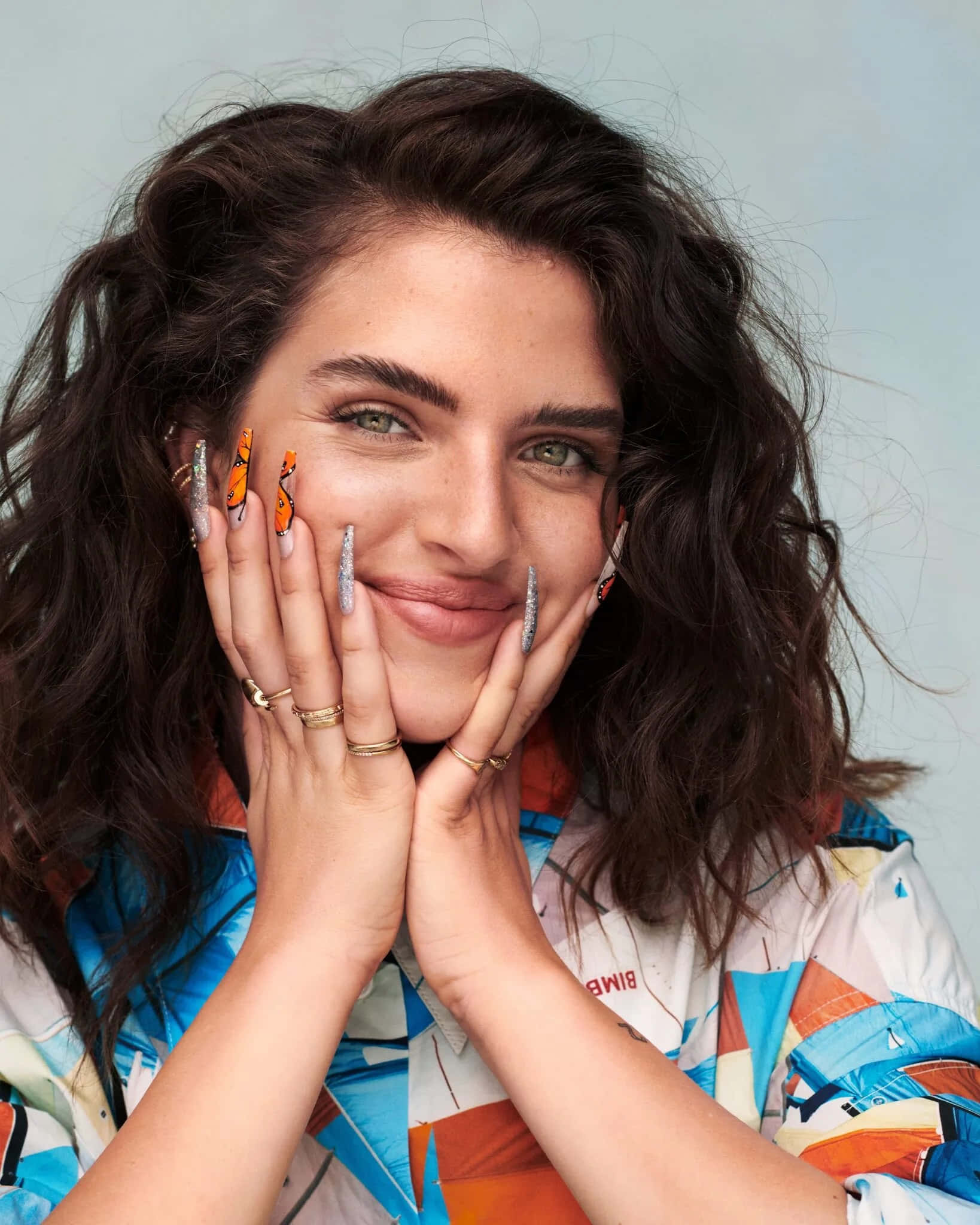 Mae Muller, dark curly hair, colorful nails, Full HD Phone Wallpaper