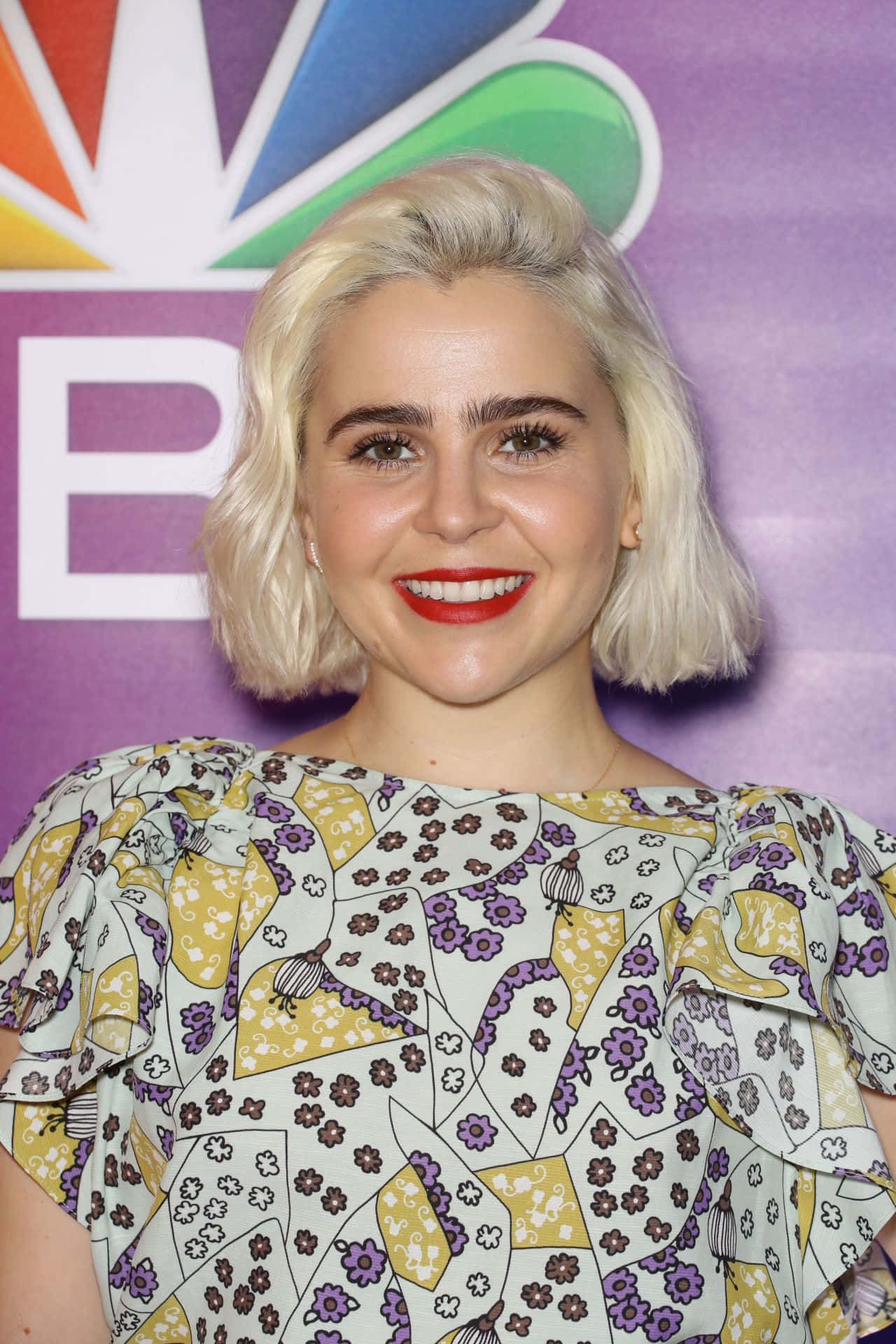 Mae Whitman, platinum blonde bob, bold red lips, Full HD Phone Wallpaper