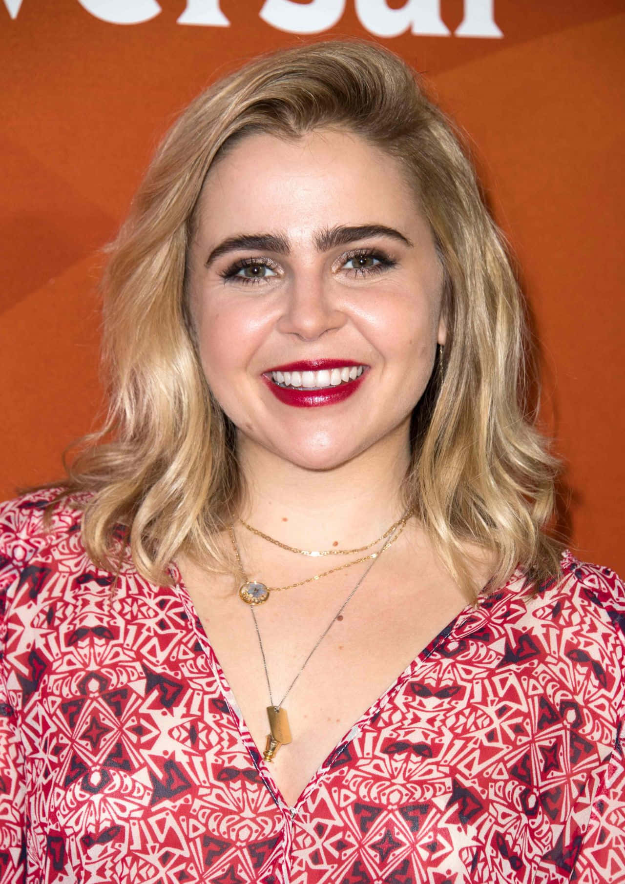 Mae Whitman, blonde woman, red lipstick, HD Phone Wallpaper